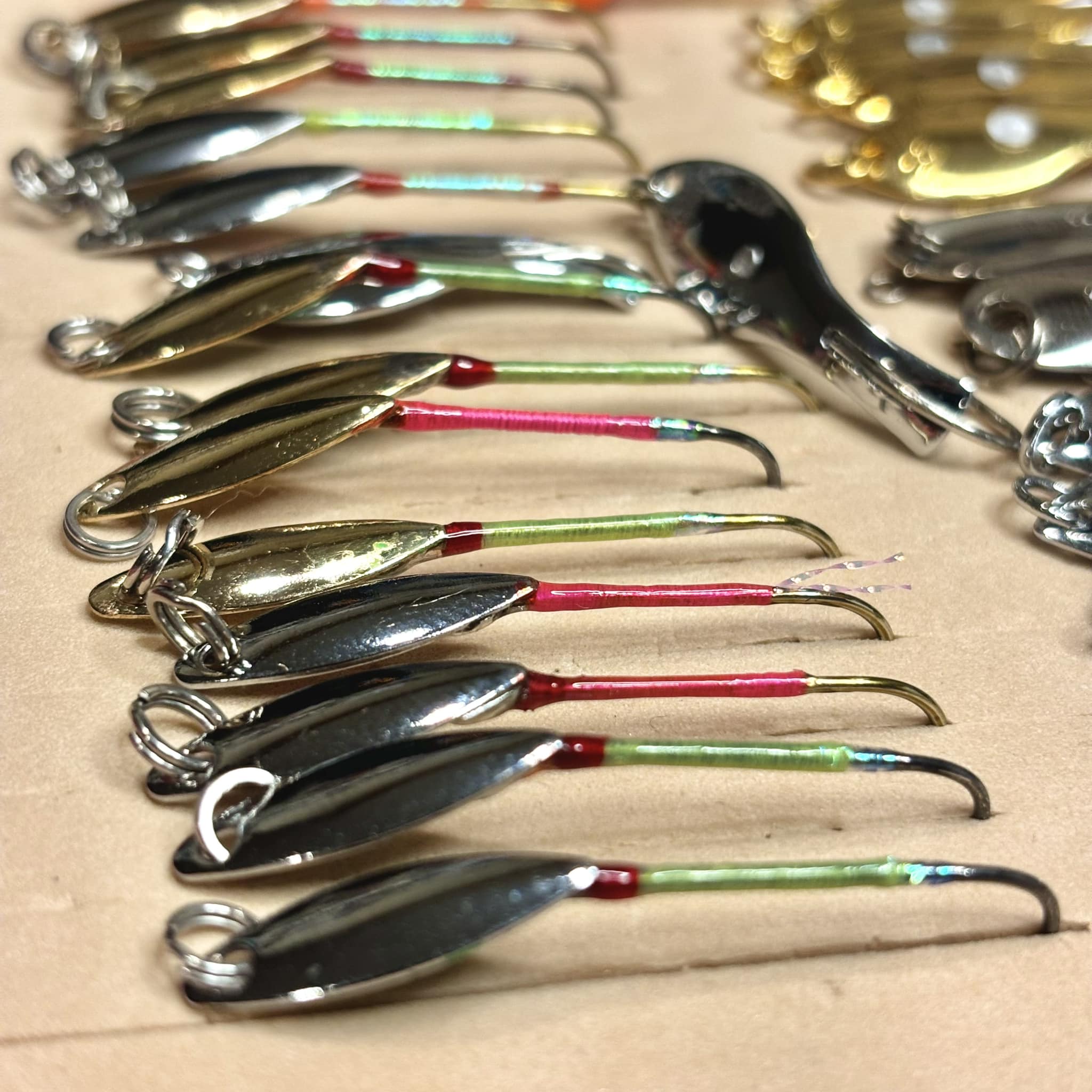 cigar sparkly fish with hooks Dressed Hook 2/0 Chartreuse Mylar Tinsel Dulcimer String Spring Steel Core / .60mm / .026in DIY Small Flutter Spoon for