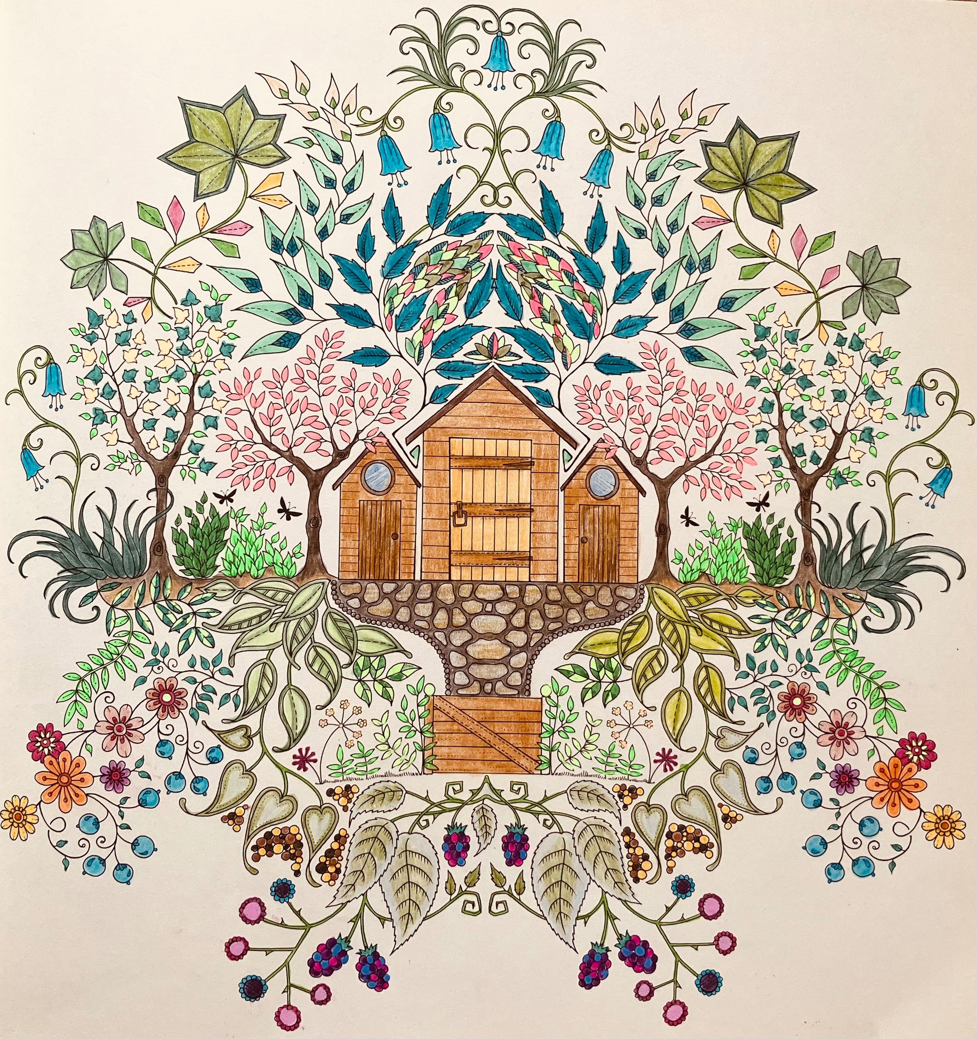 This floral motif is from Secret Garden by Johanna Basford. I used