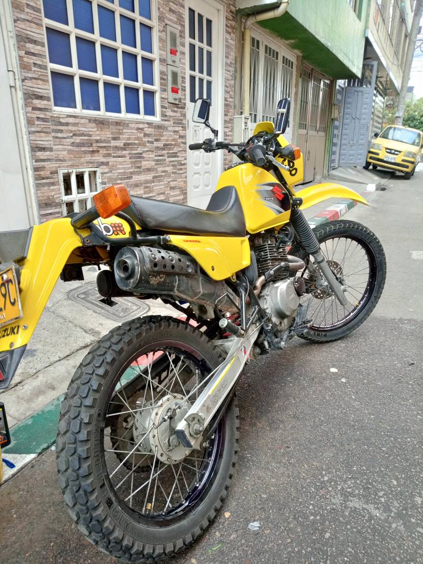 HERMOSA SUZUKI DR 200 Mod.2010 - Motorcycles & Scooters - Bogotá ...