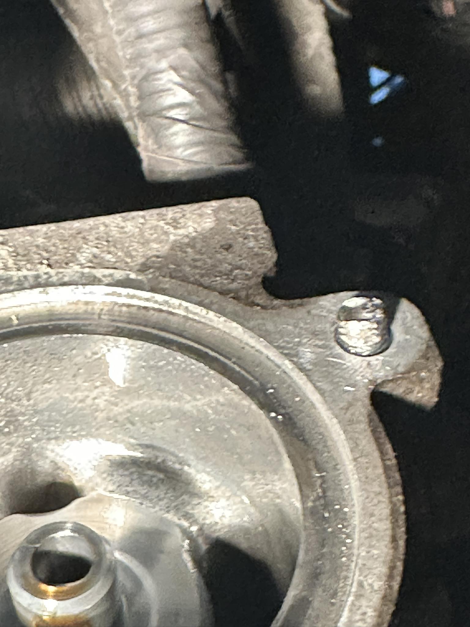 NISSAN ROGUE | Hello’s everyone any advice to take that broken screw ...