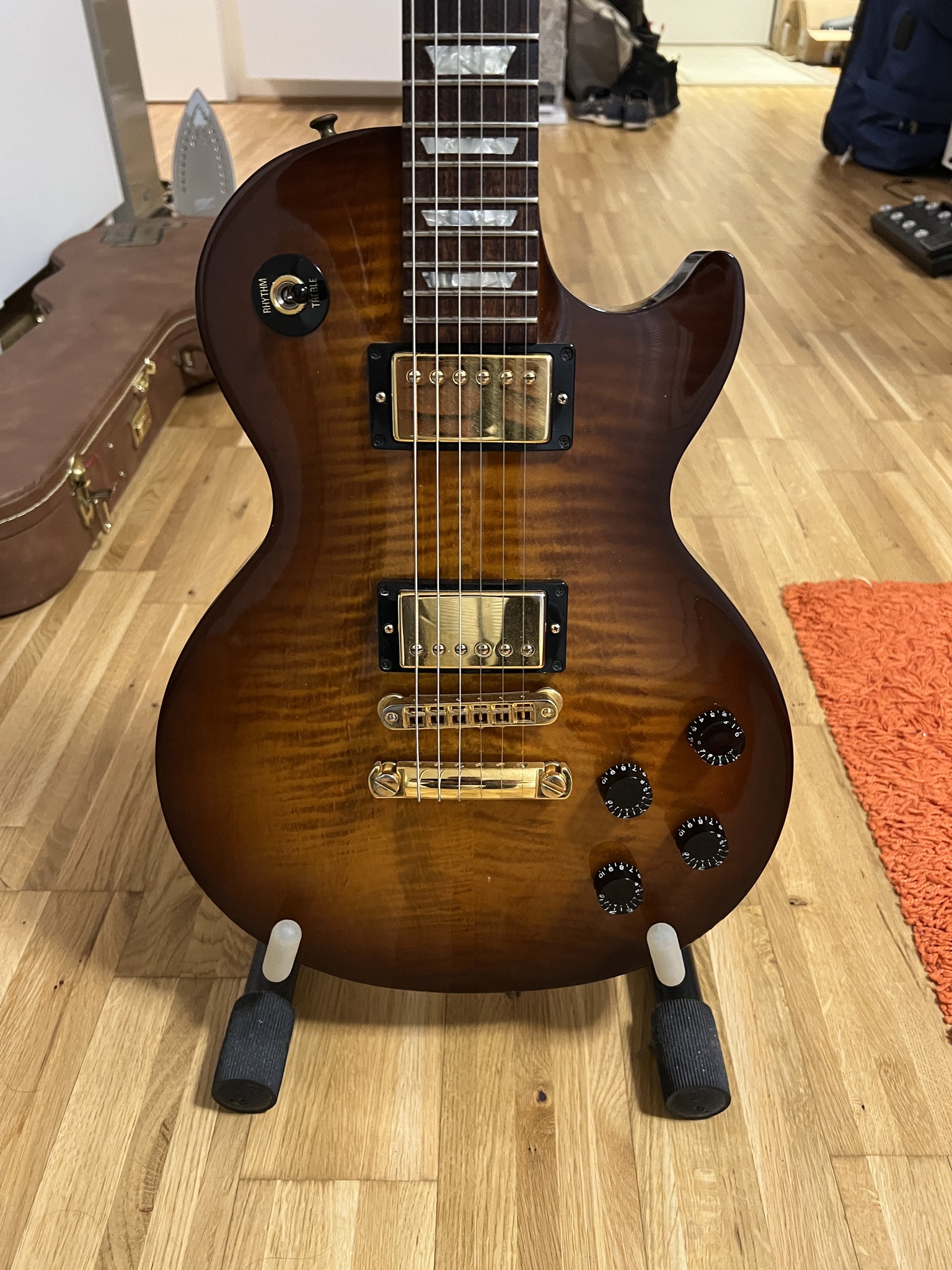Last week I was lucky..... found a LP Studio Plus 2001. Made some 