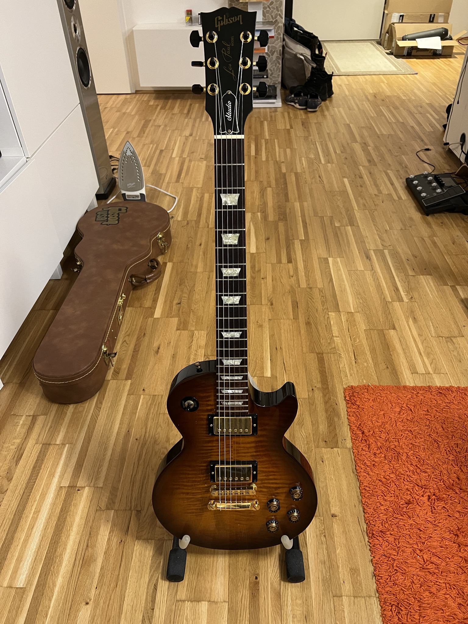 Last week I was lucky..... found a LP Studio Plus 2001. Made some 