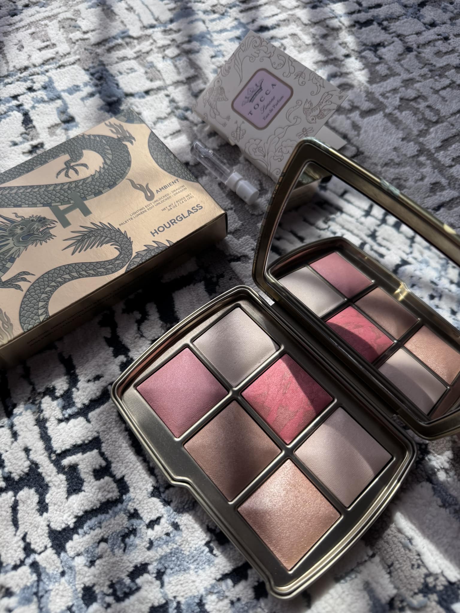 Using the new @hourglasscosmetics Ambient Lighting Edit Unlocked 