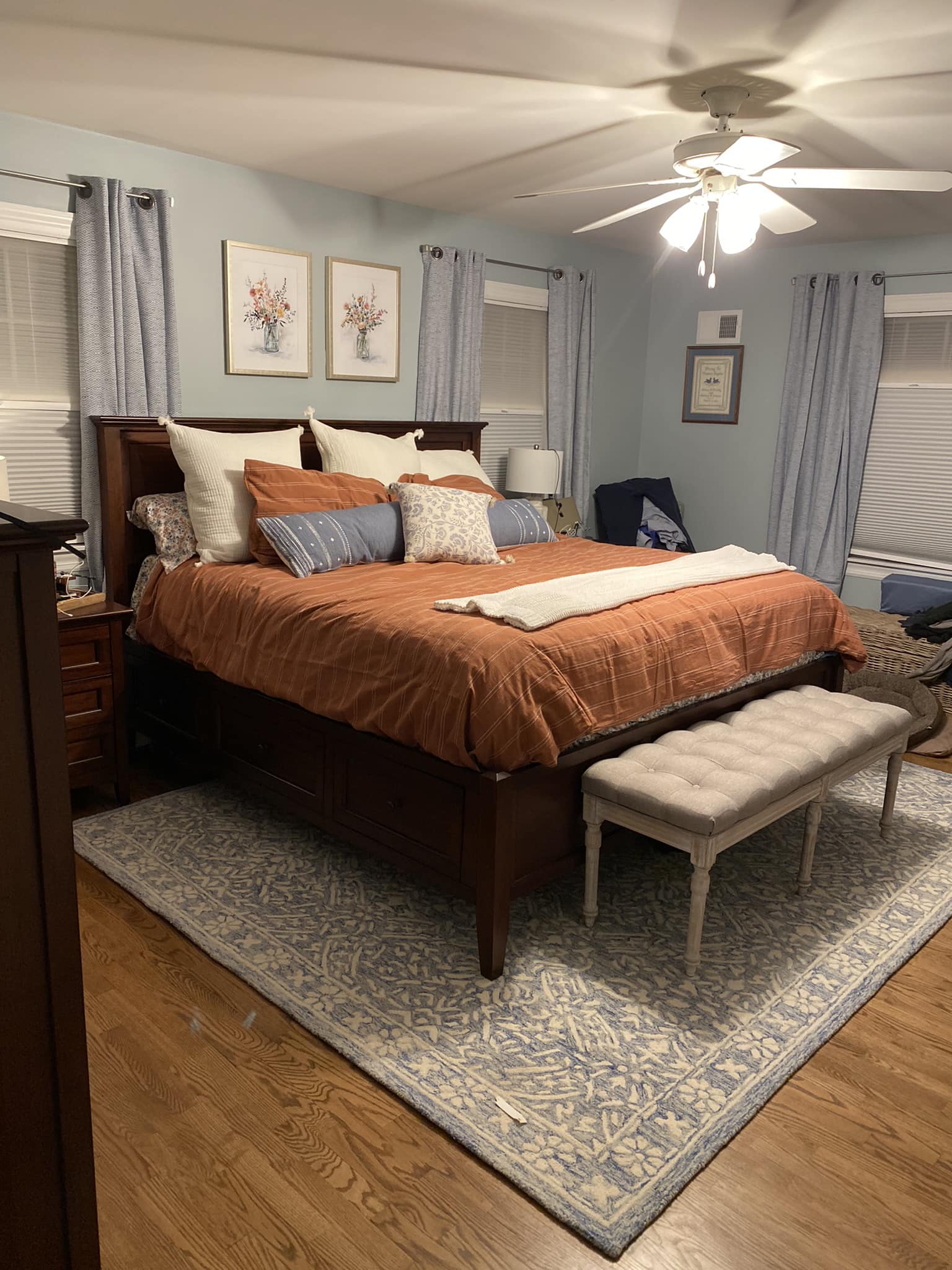 How to decorate a bedroom with traditional furniture and blue walls?