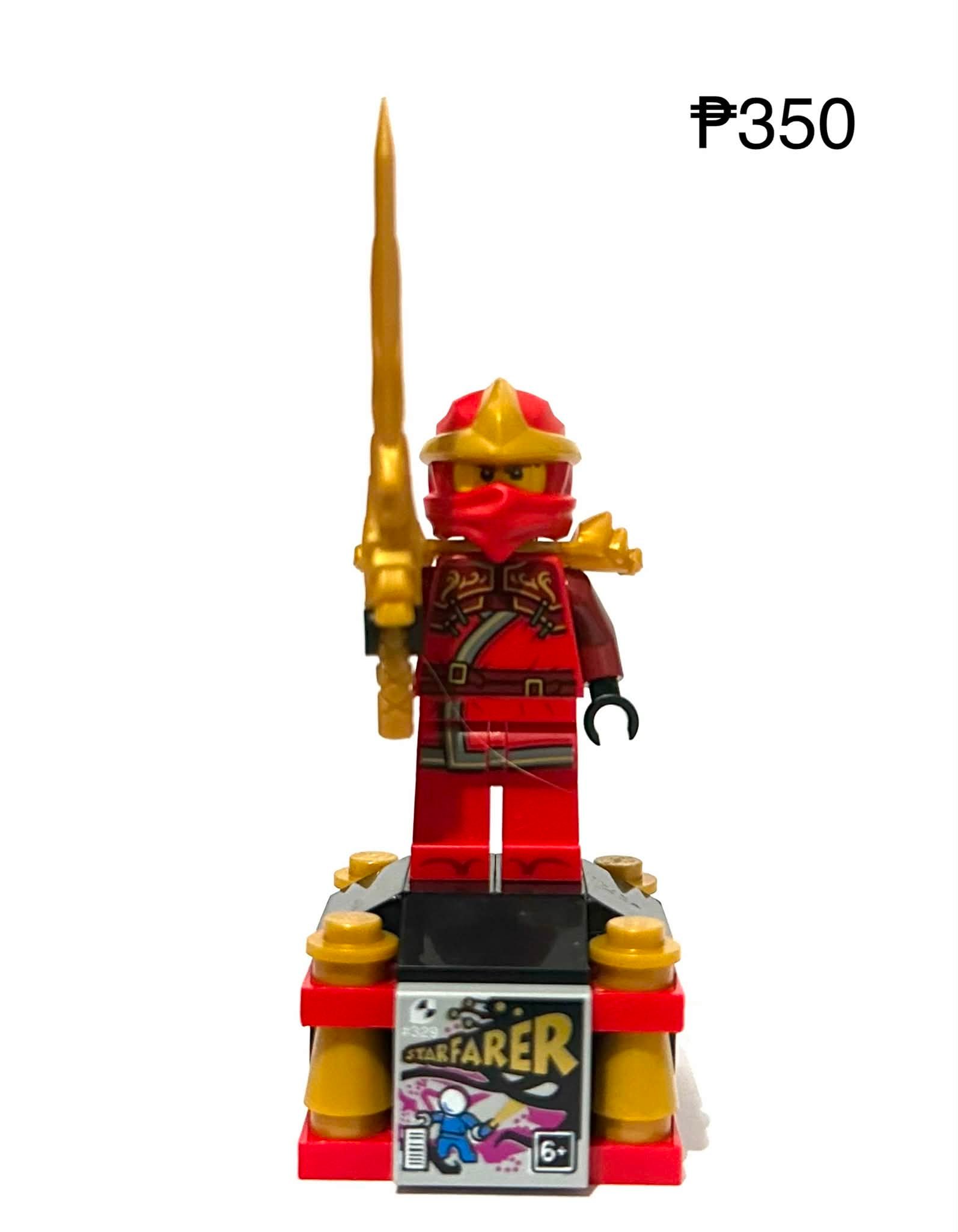 31 pcs lego minifigures 200 pcs lego weapons GOOD AS NEW CONDITION