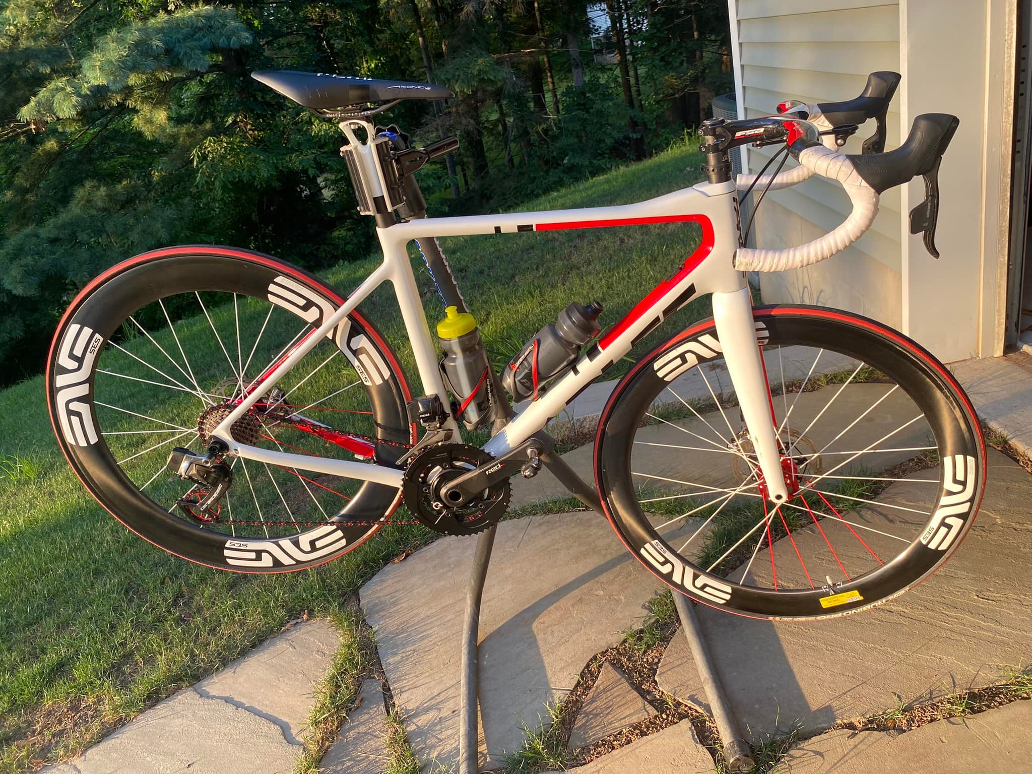 What year and model is this Parlee bike with SRAM Red eTap?
