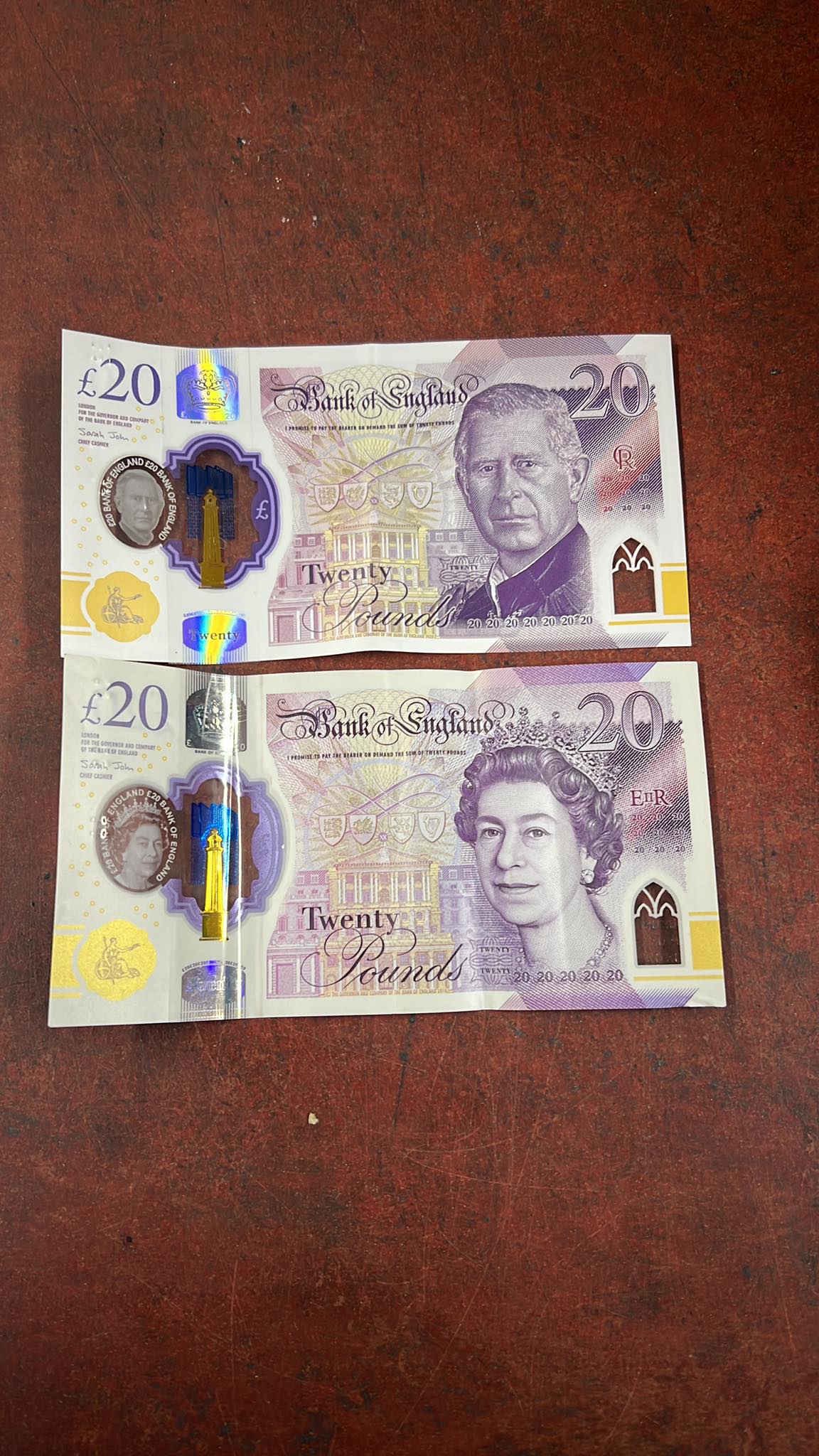 Lynne - BE AWARE FAKE £20 NOTES STILL GOING AROUND THE TOP ONE IS FAKE ...