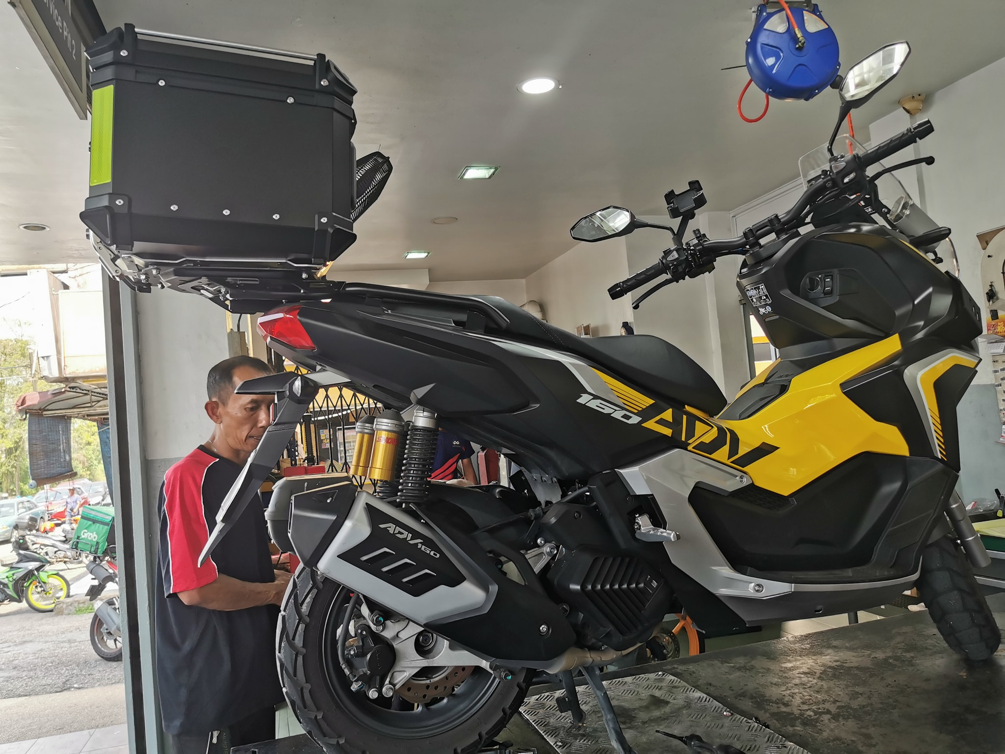 9000km Service changed engine oil and gear oil