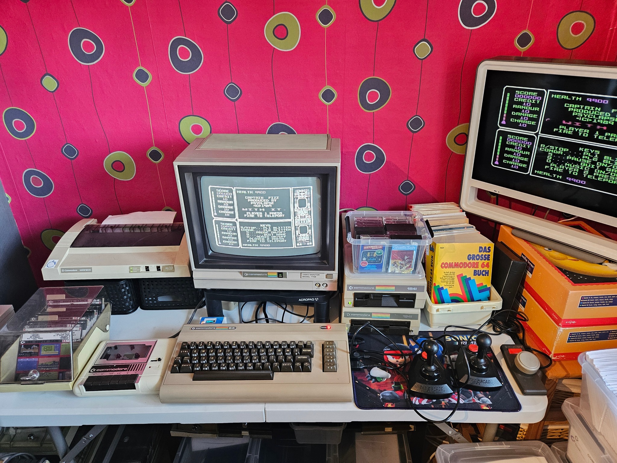 New breadbin commodore 64 setup. Nice. HEAL HLALT กลอน 品. TAME