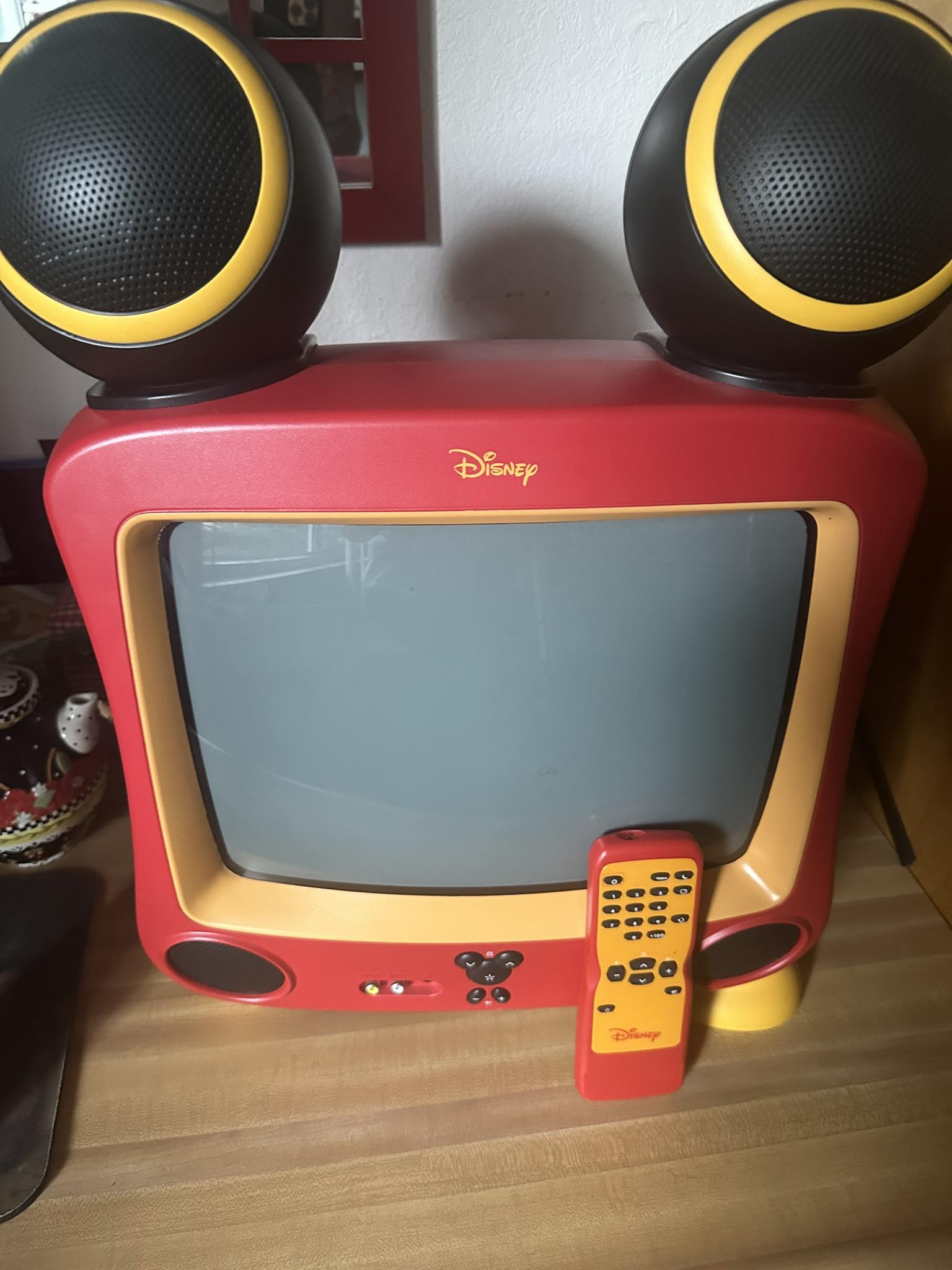 Disney 13” Mickey Mouse working Special Edition TV with Remote 🐭