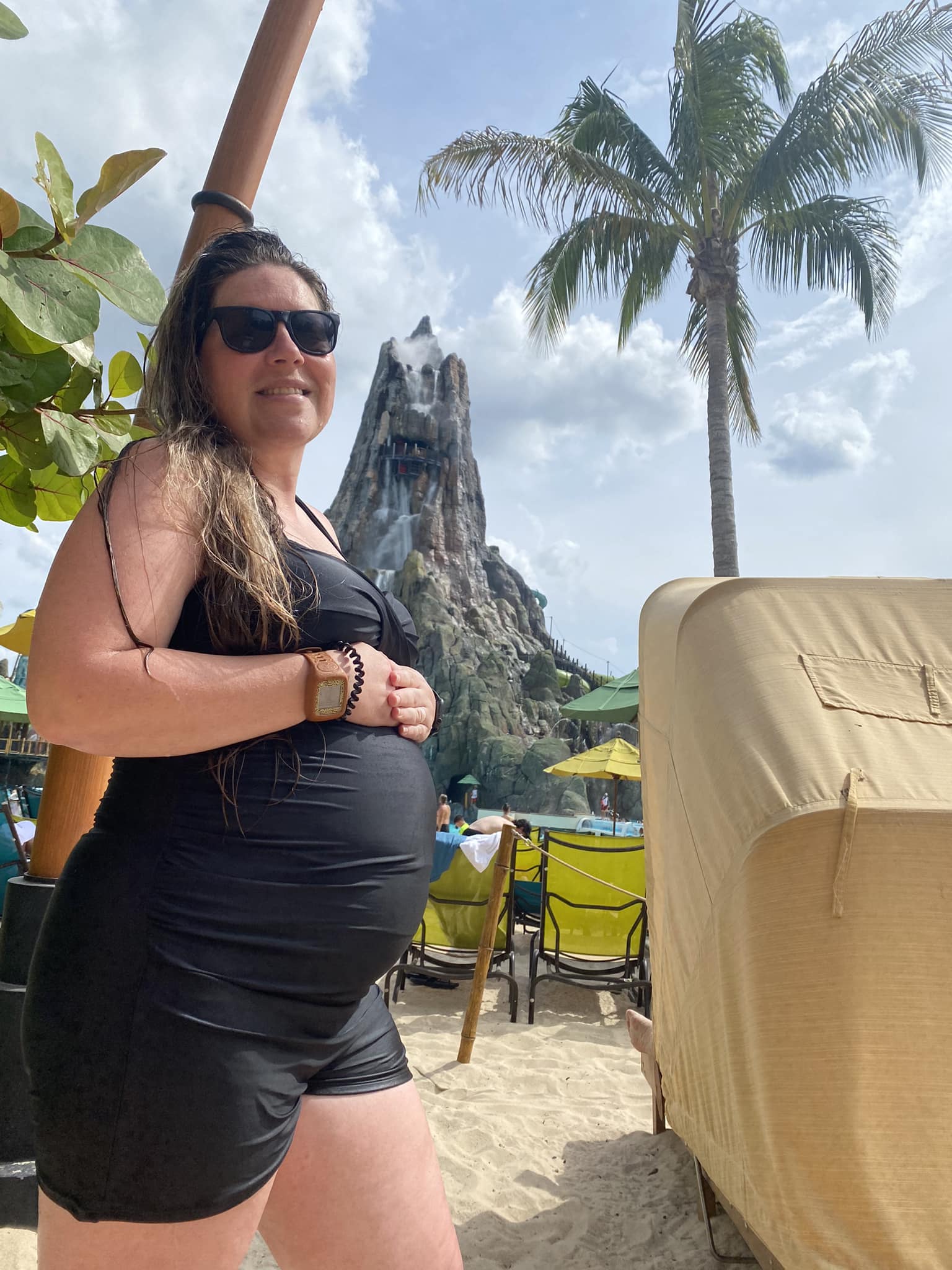 First family trip to Universal Studios with 30 weeks pregnant mom