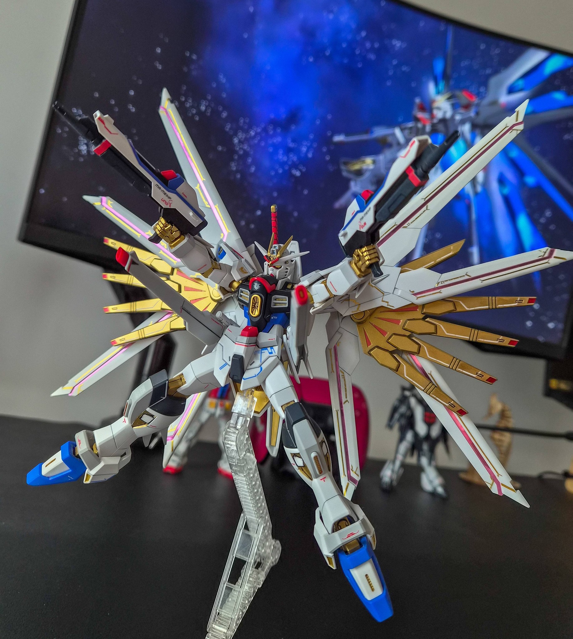 HG 1/144 Mighty Strike Freedom Gundam [Recirculation Color/Neon Blue]