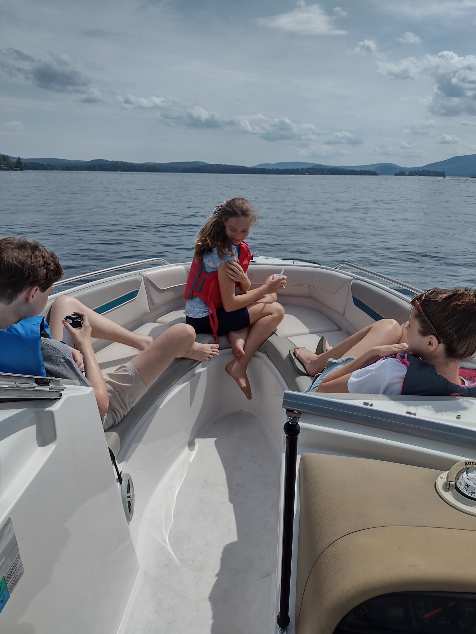 My 1996 Z255 Mariah Sabah on Lake Winnipesaukee, Moultonborough Bay