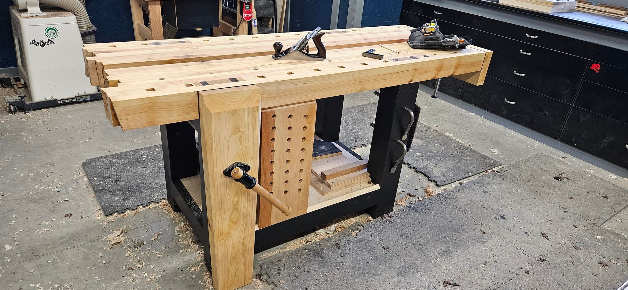 Building a woodworking bench with rough cut maple