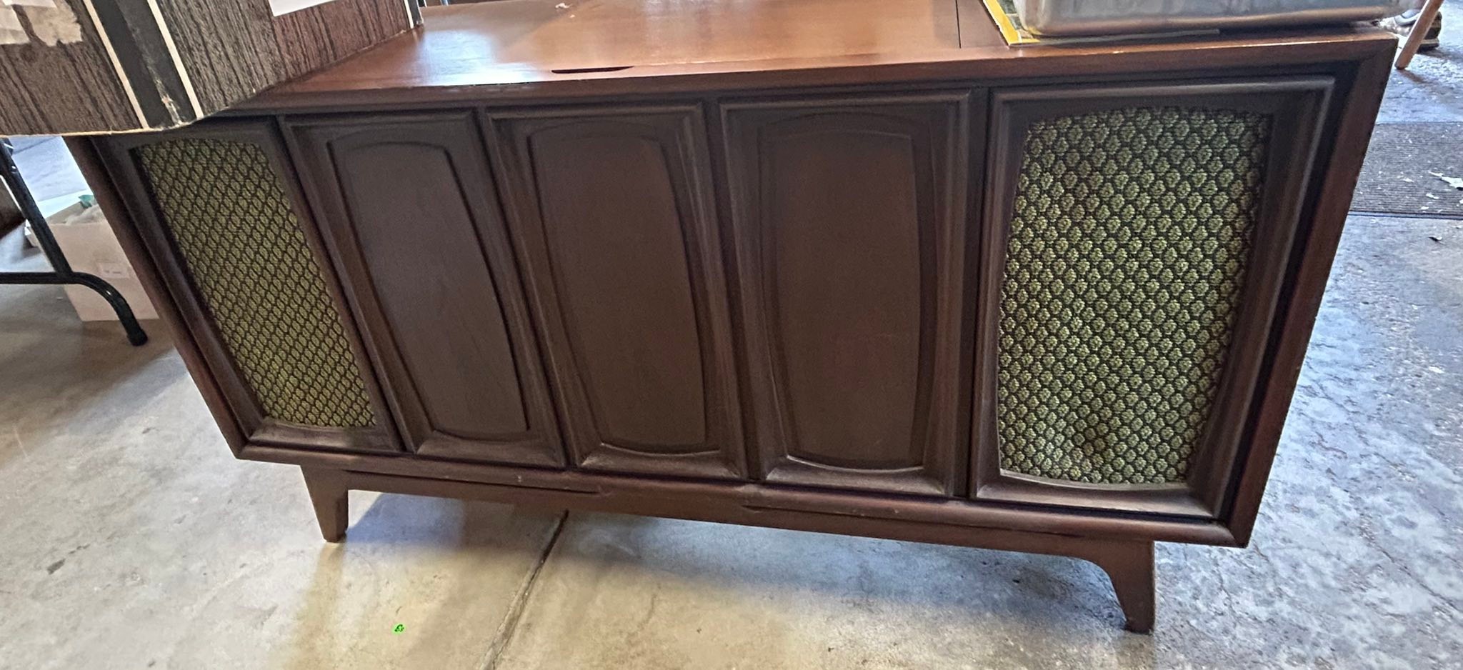 What year is my Zenith console stereo and why are some speakers