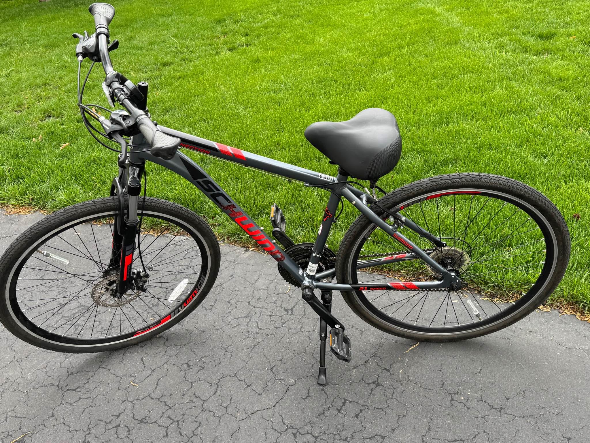 schwinn connection bicycle Trailway 28in  The aluminum frame with suspension fork offers lightweight durability and controlled riding Schwinn Connection 21 Speed Schwinn