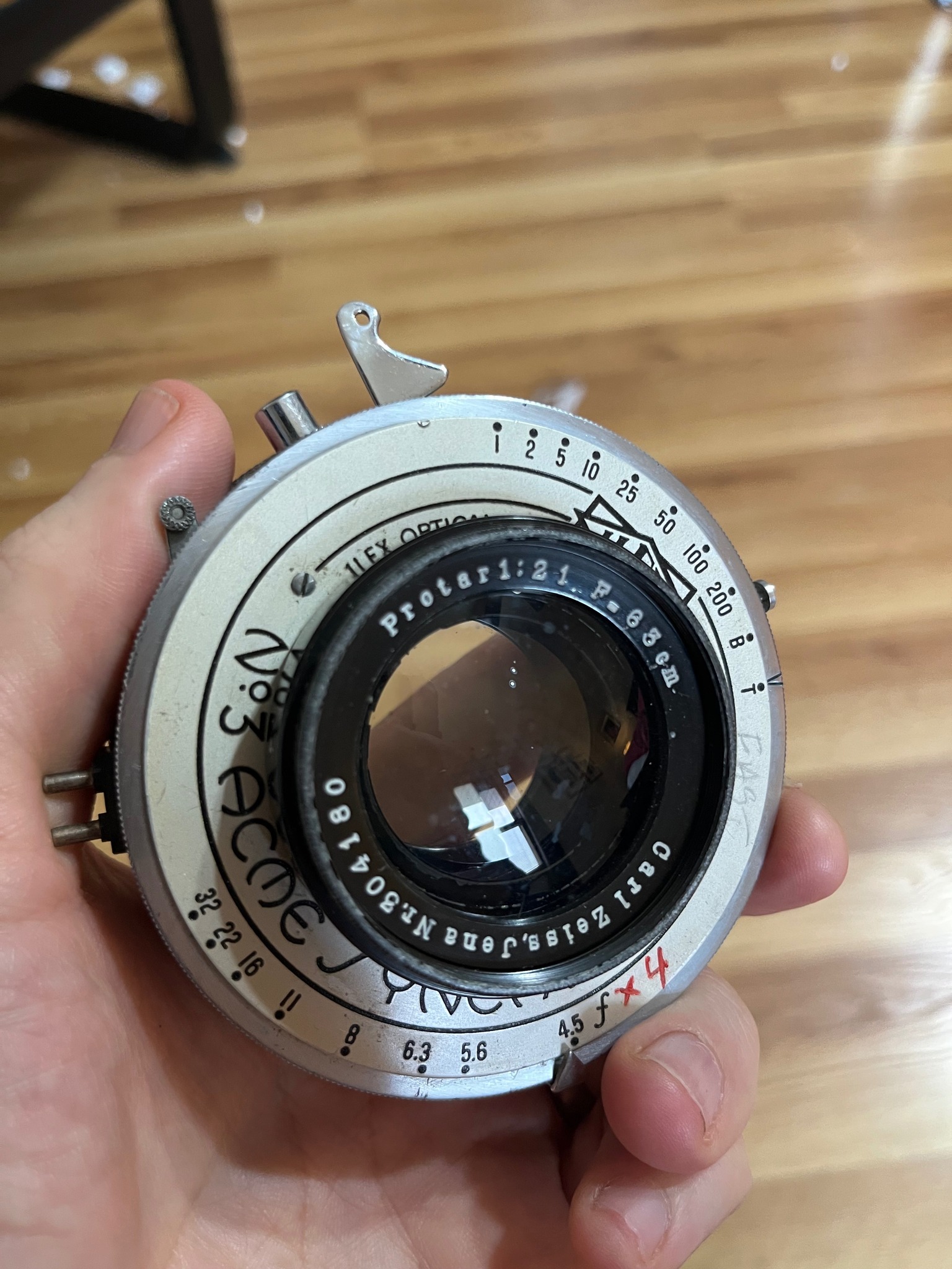 What is the insight about the Zeiss Protar lens?