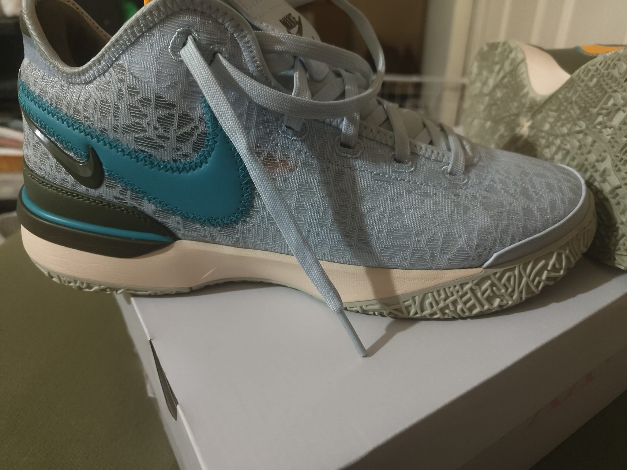 LeBron nxxt Gen wolf grey 4250 only + SF✓ Srp 8895 ❌ Sizes 10