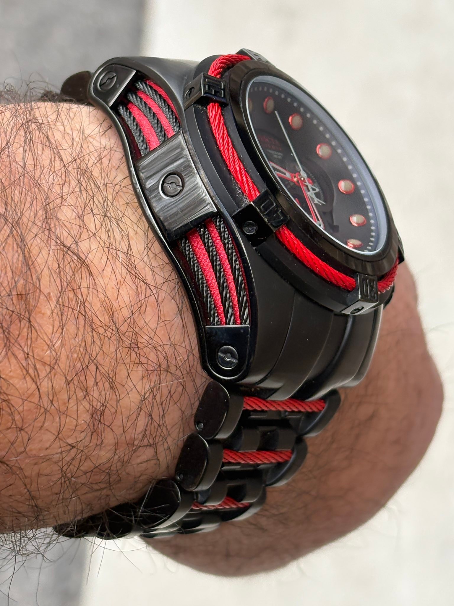 大人気シリーズ☆スポーツモデル☆レッド INVICTA Bolt 47839 【公式通販】