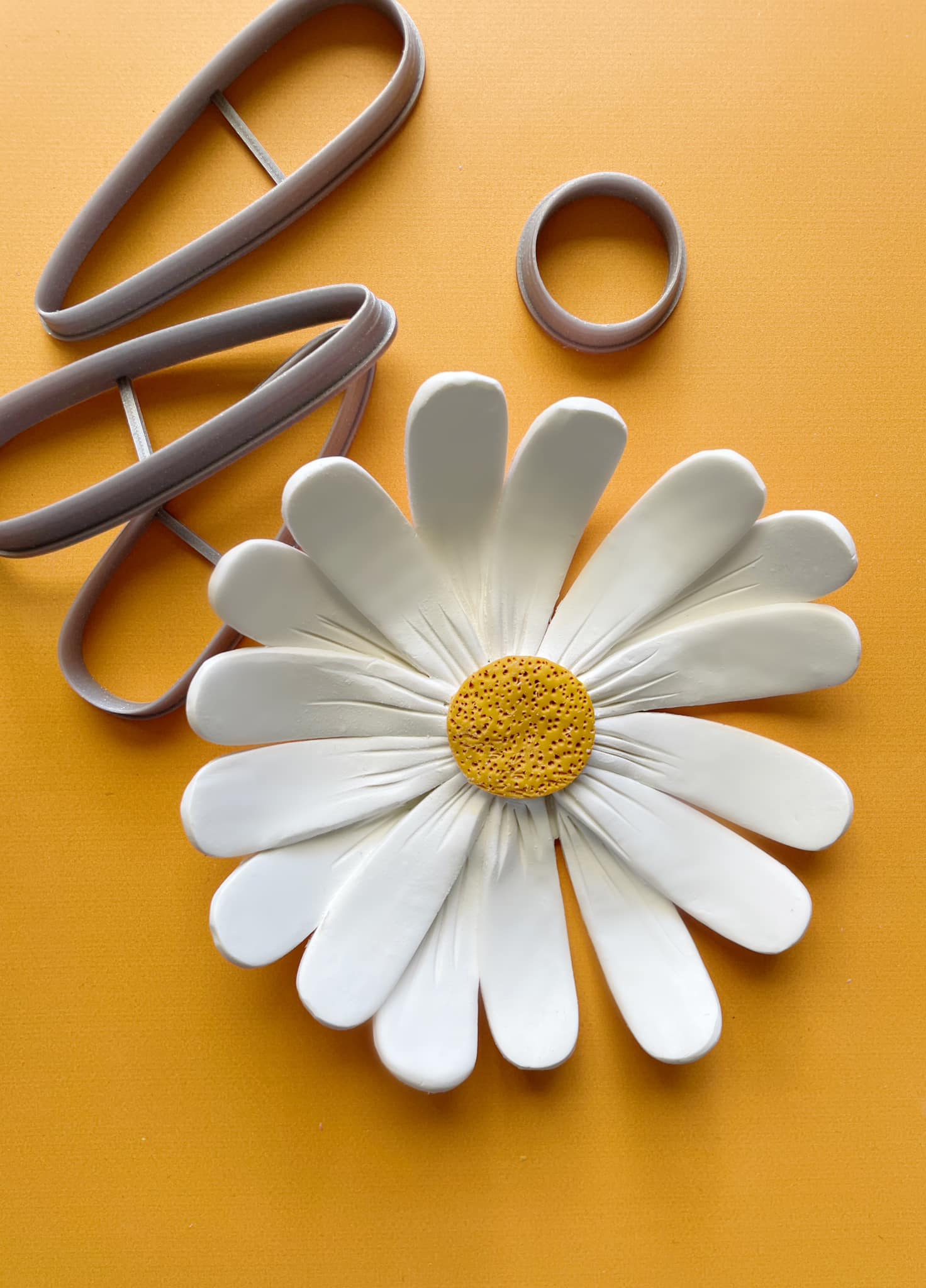 🌼 GD PMO Daisy + Logo #peaceminusone Polymer Clay Keystrap