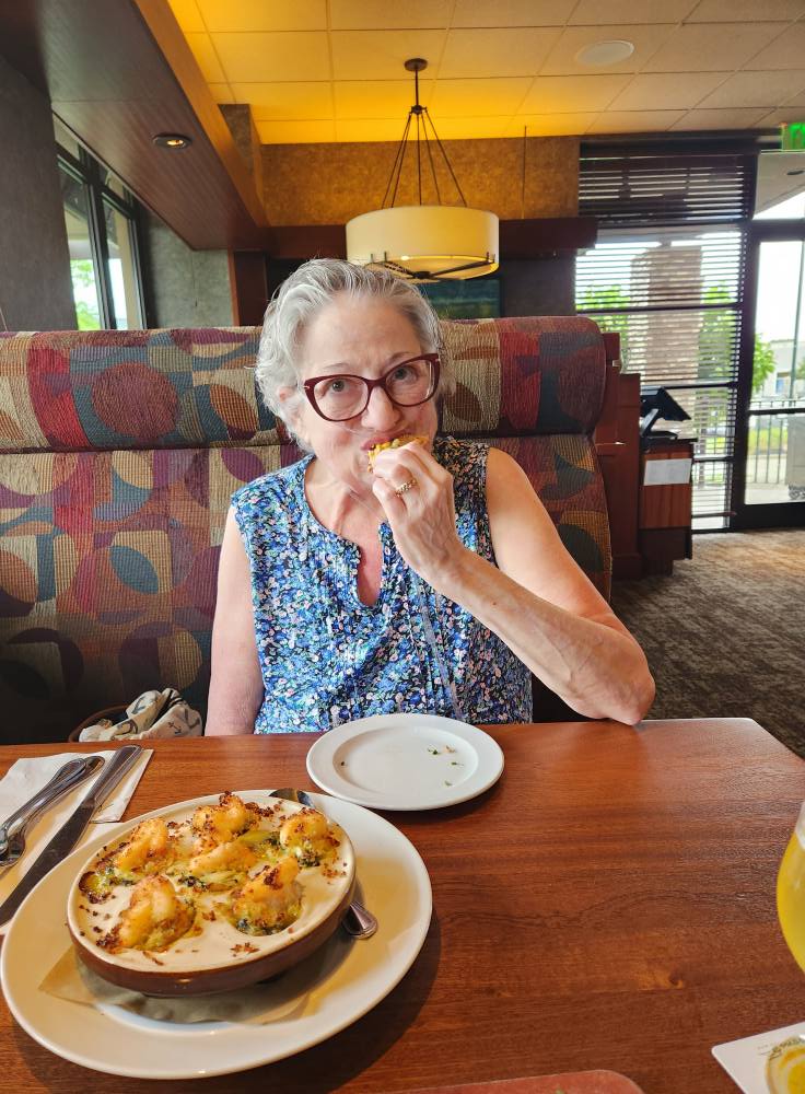 What are the best menu items and dress code for Seasons 52?
