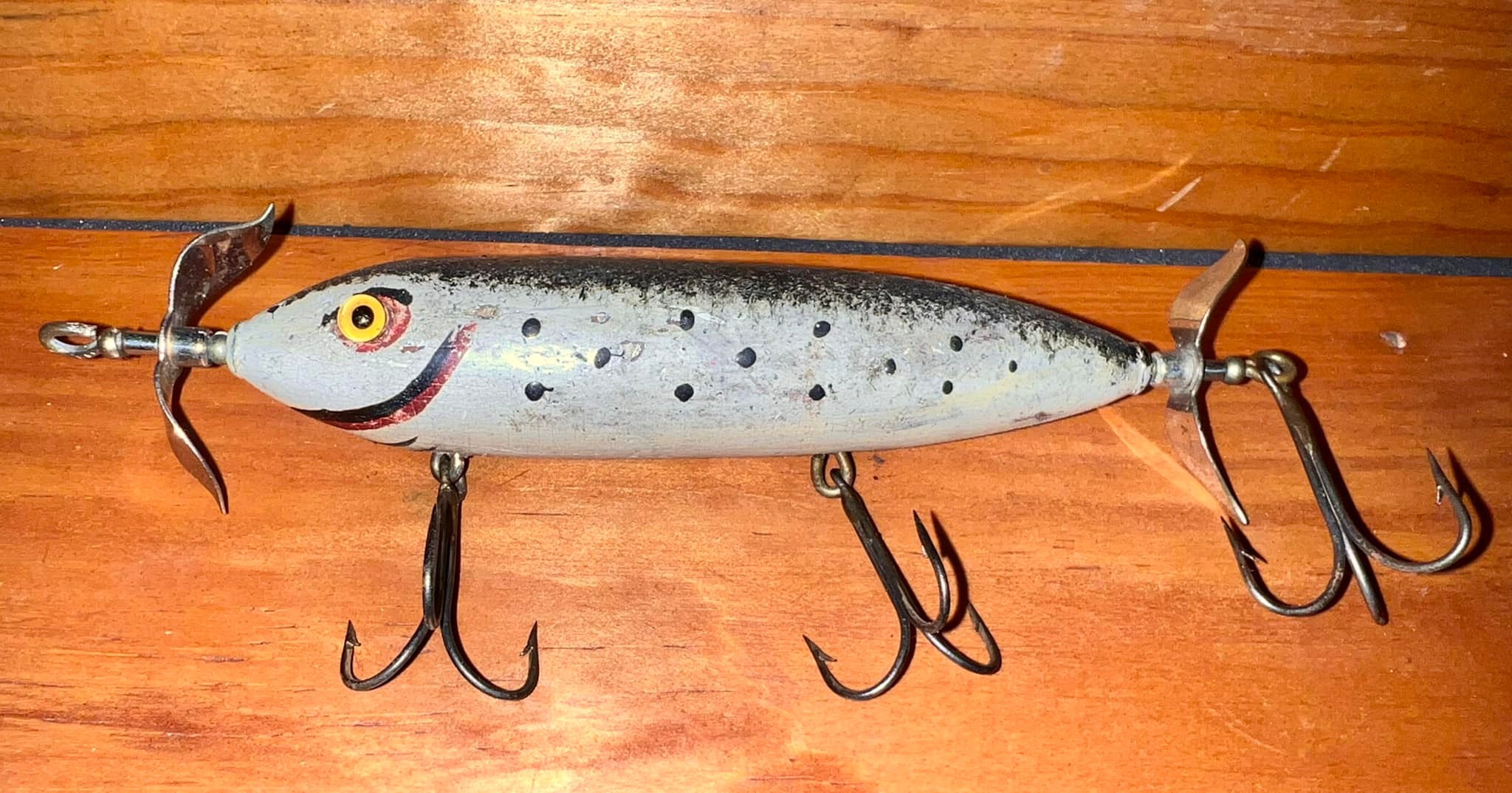 0ld orange color split wood fishing lure with treble hook Midge and comes fitted with three razor What are these old fishing