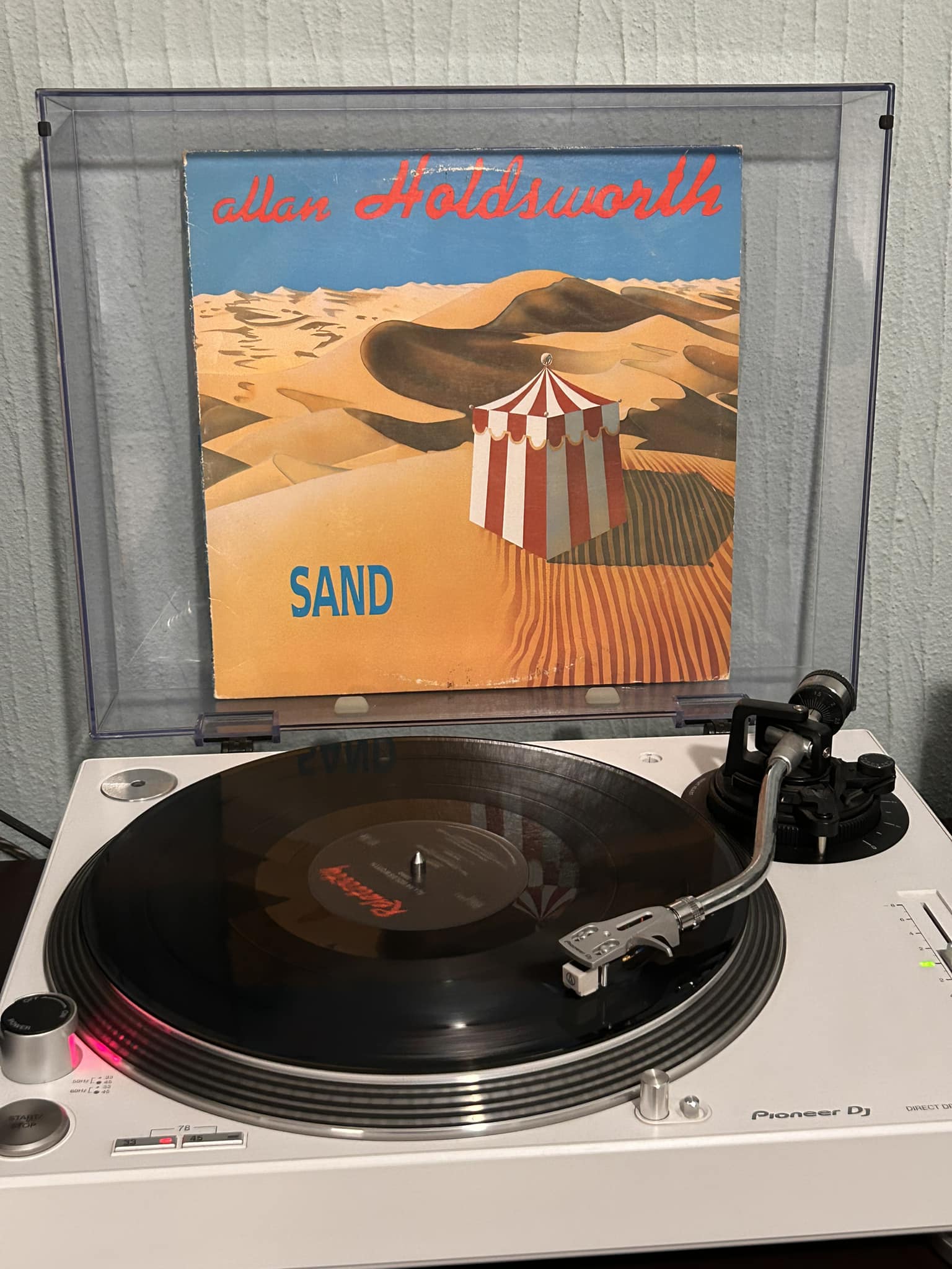 Allan Holdsworth's song Pud Wud from album Sand