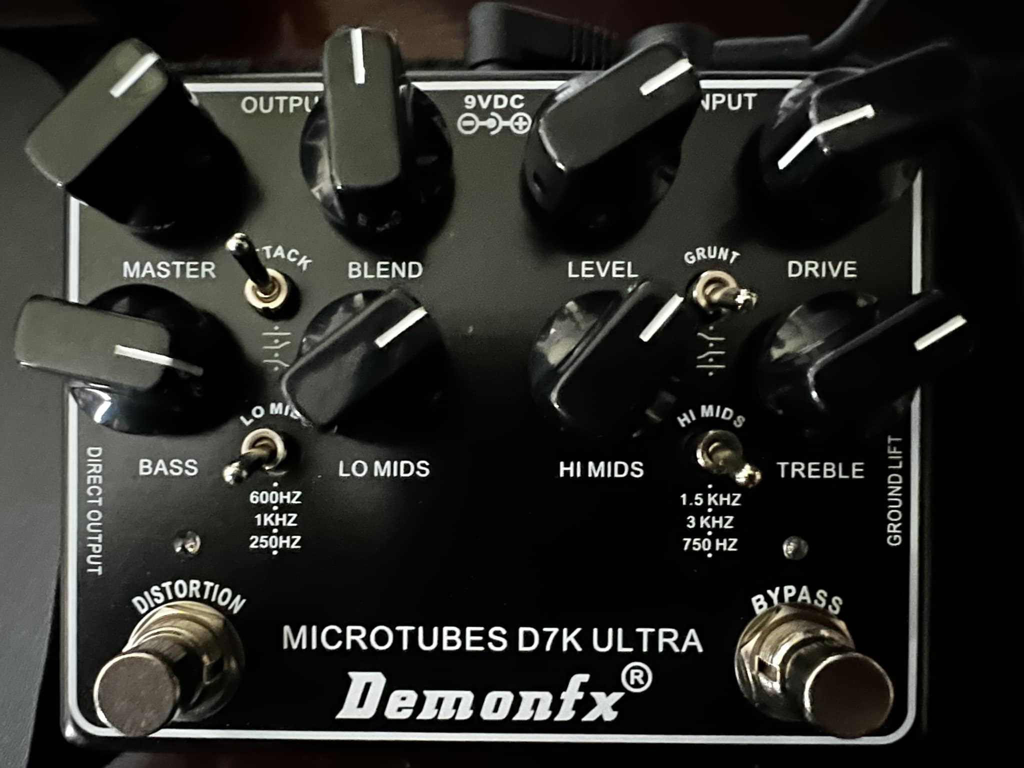 How does the Demonfx Steel String Supreme effects pedal work?