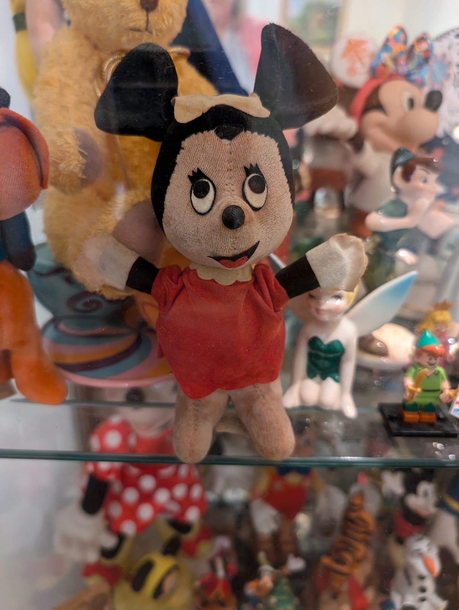 My 1930s styled Minnie Mouse plush I got the other day.