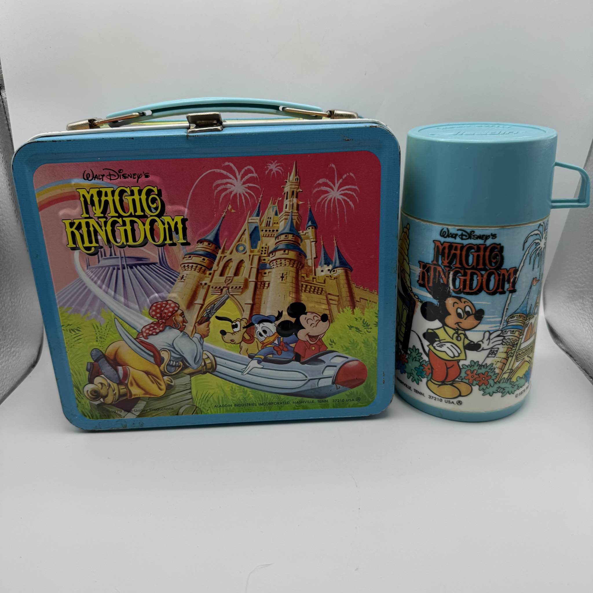 Vintage 1979 Aladdin Walt Disney Magic Kingdom metal lunchbox