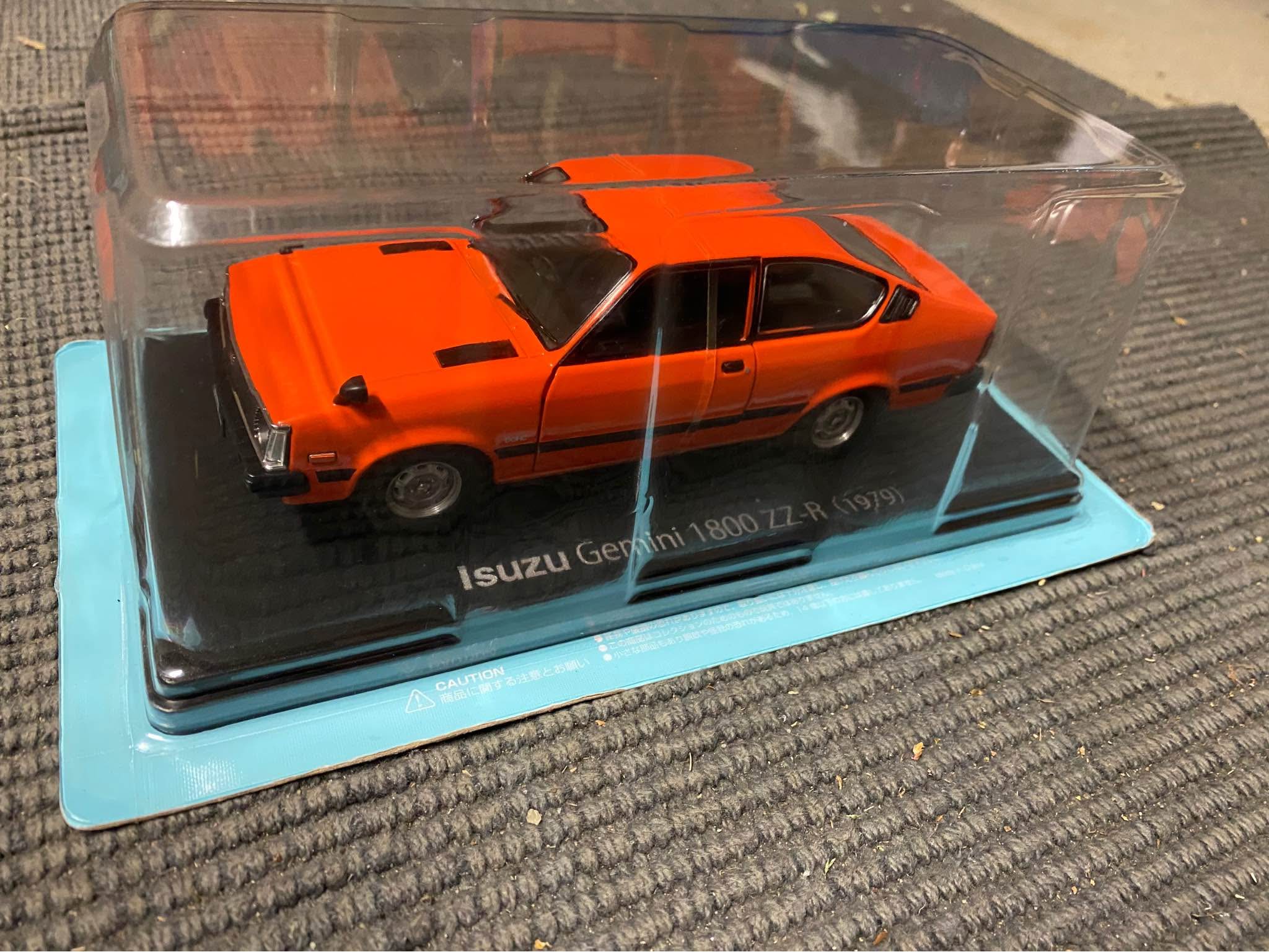 Isuzu Gemini ZZ/R coupe model 1/24 Photo 3 is how it is inside the