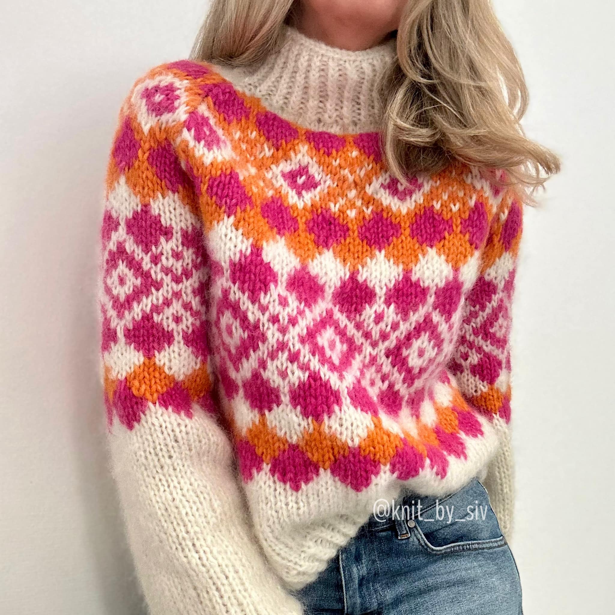 Visnes sweater in hot pink and orange ?? Knitted on needle 9 mm 