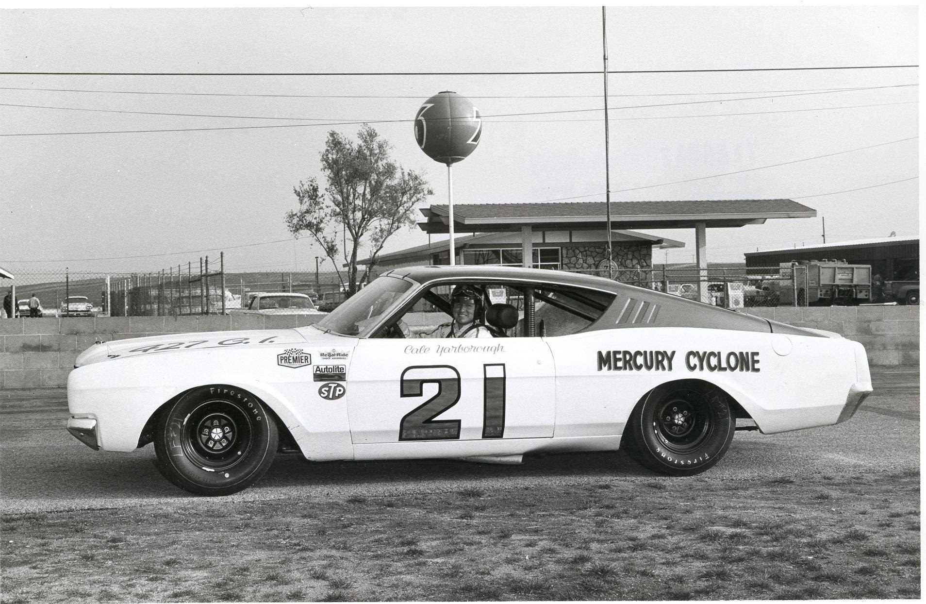 Cale Yarborough wins 1968 Daytona 500 in Wood Brothers Mercury