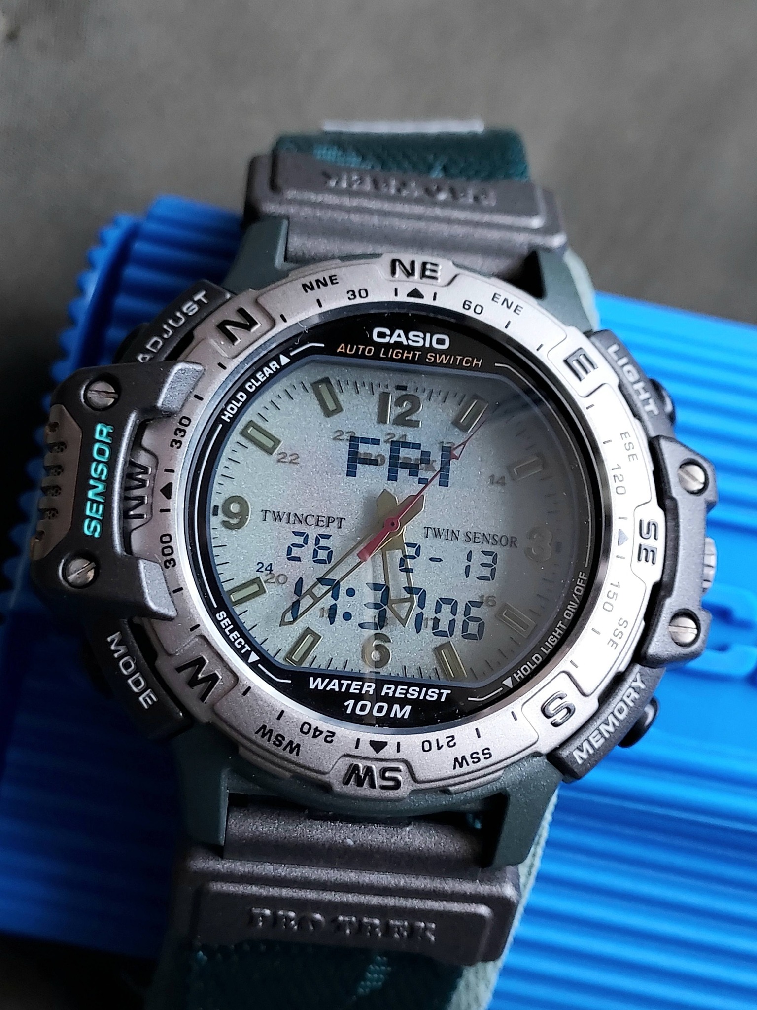 CASIO PRO TREK ??? PRT-50BVJ-3AT [1376] TWINCEPT/TWIN SENSOR EL 