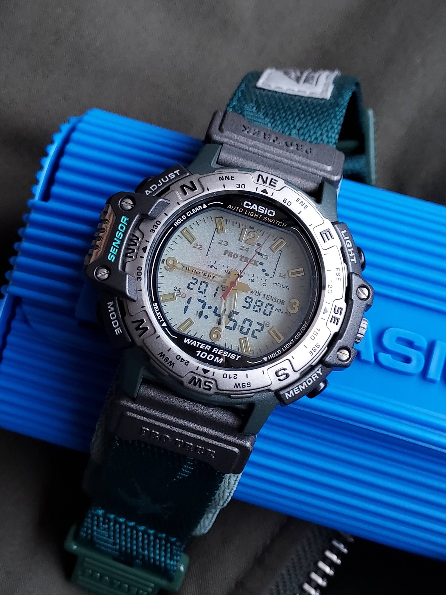 CASIO PRO TREK ??? PRT-50BVJ-3AT [1376] TWINCEPT/TWIN SENSOR EL 
