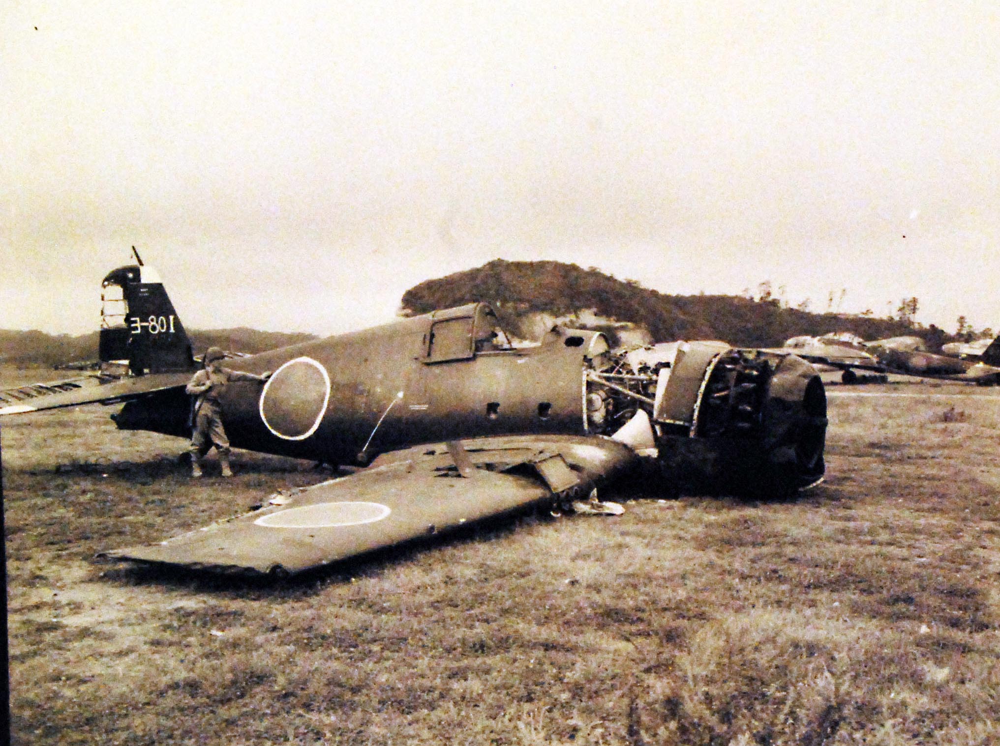 Wrecked Grumman Hellcat with Japanese insignia found in Japan 1945