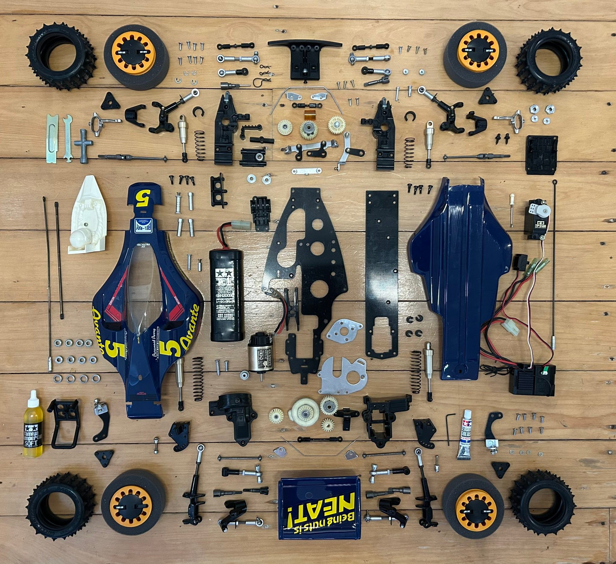 Tamiya Avante 1988 Mark 1 parts laid out