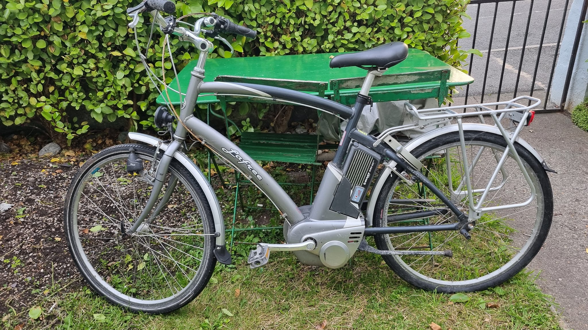 giant lafree electric bicycle Momentum E+ Giant power assist bike LAfree