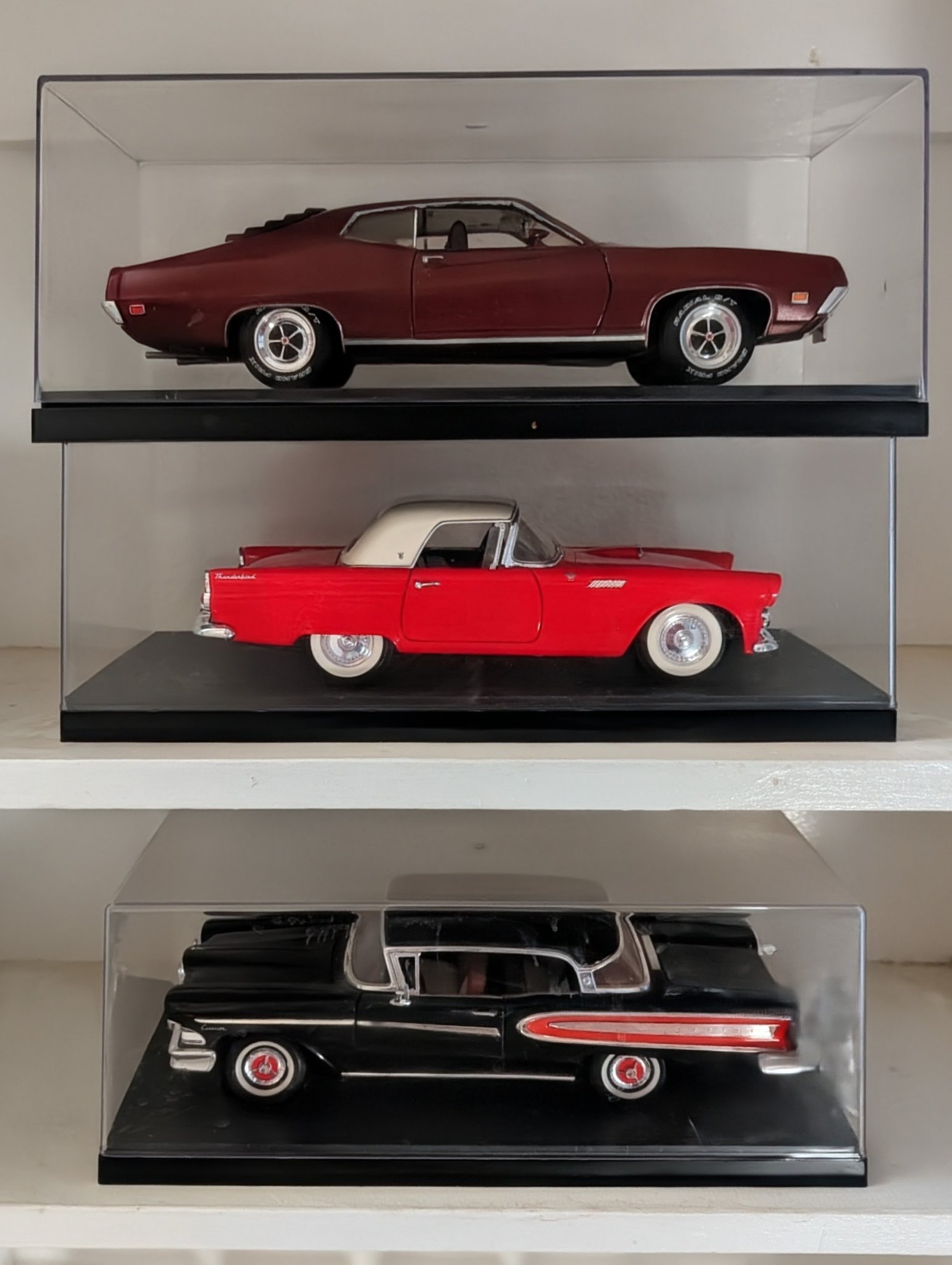 Collectible die-cast metal 1:18 scale model car from the Ertl