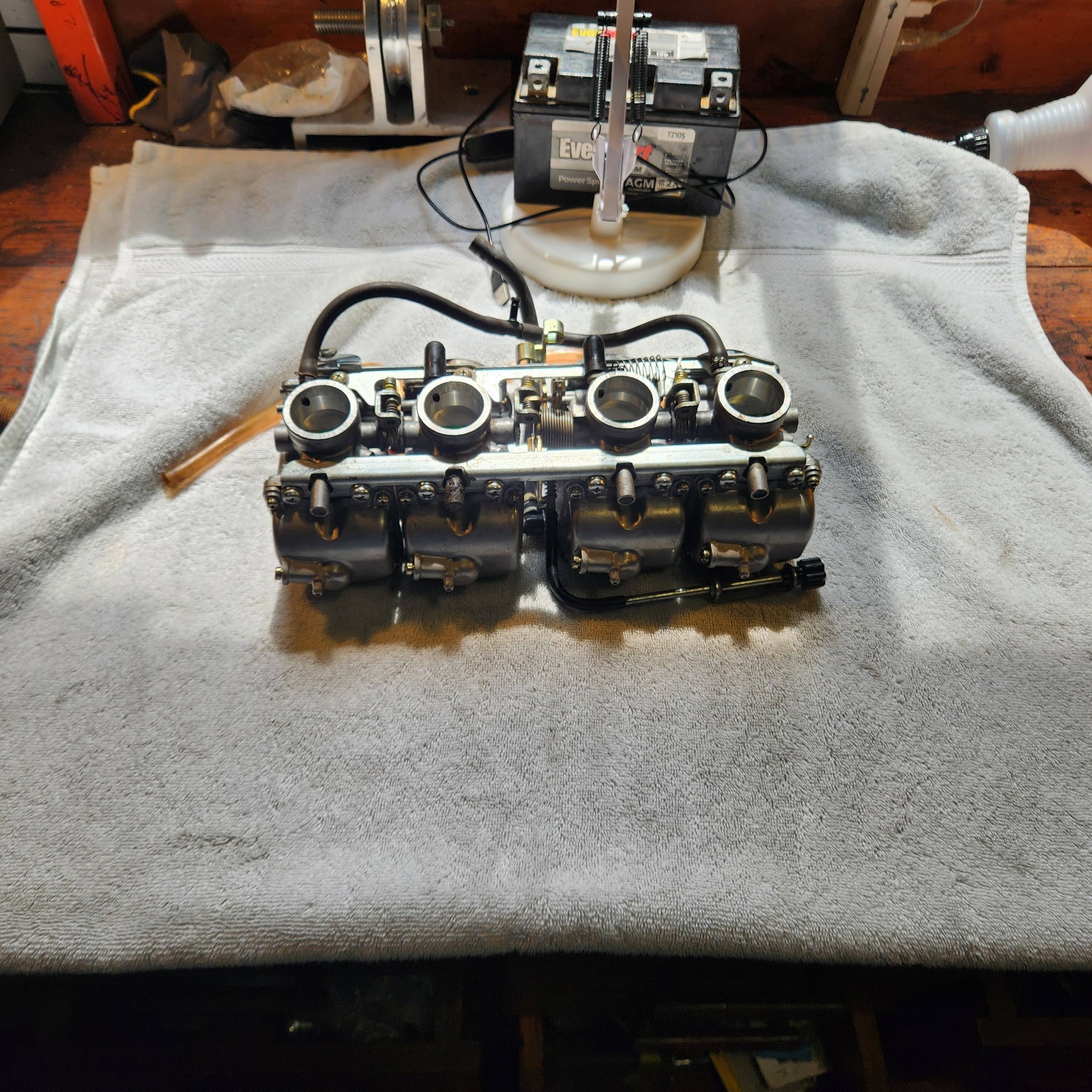 Ｊ How to clean idle mix screw and jet on Kawasaki Voyager carburetors?