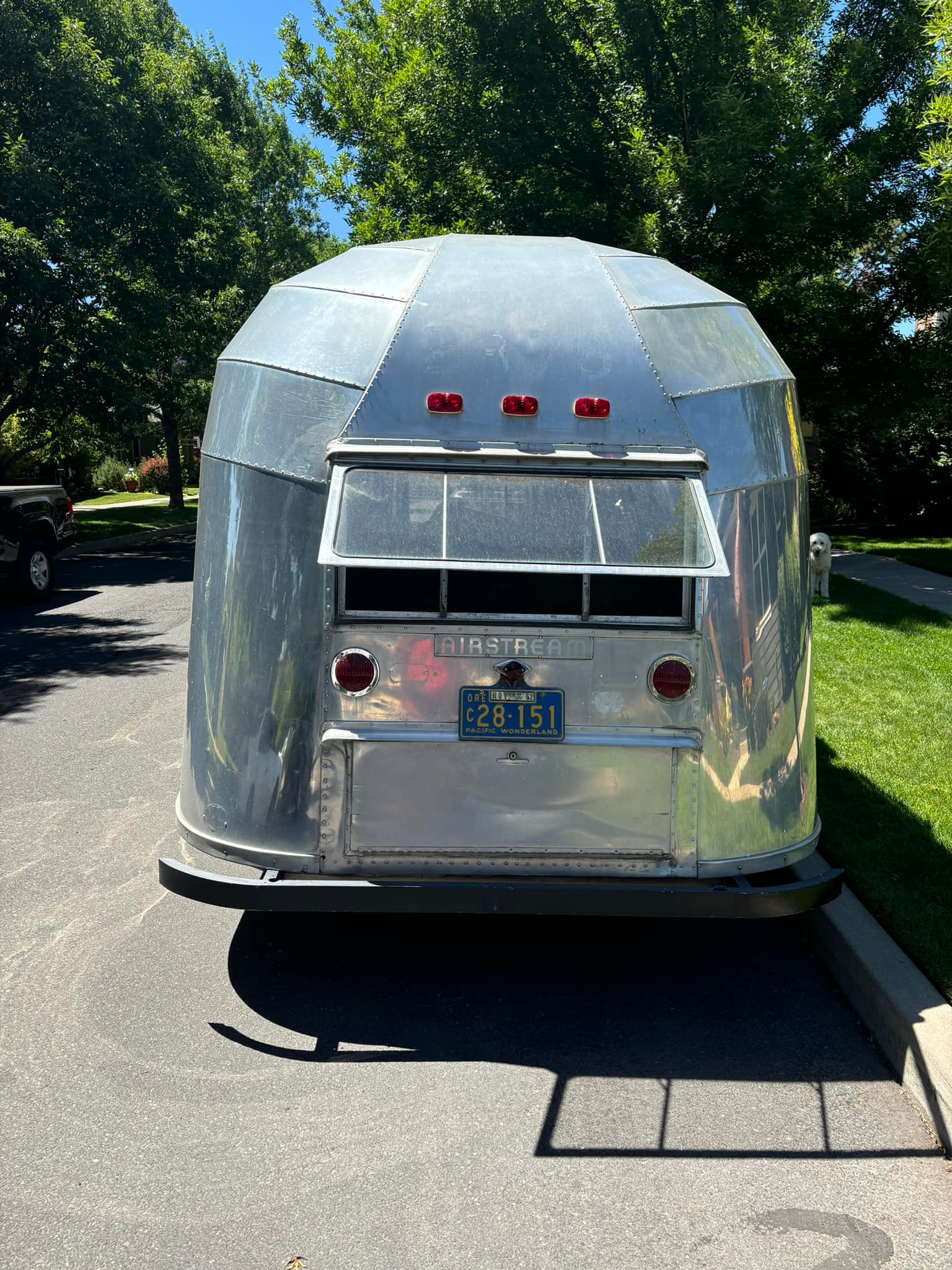 Motor City Classics 1:18 Airstream Bubble trailer model