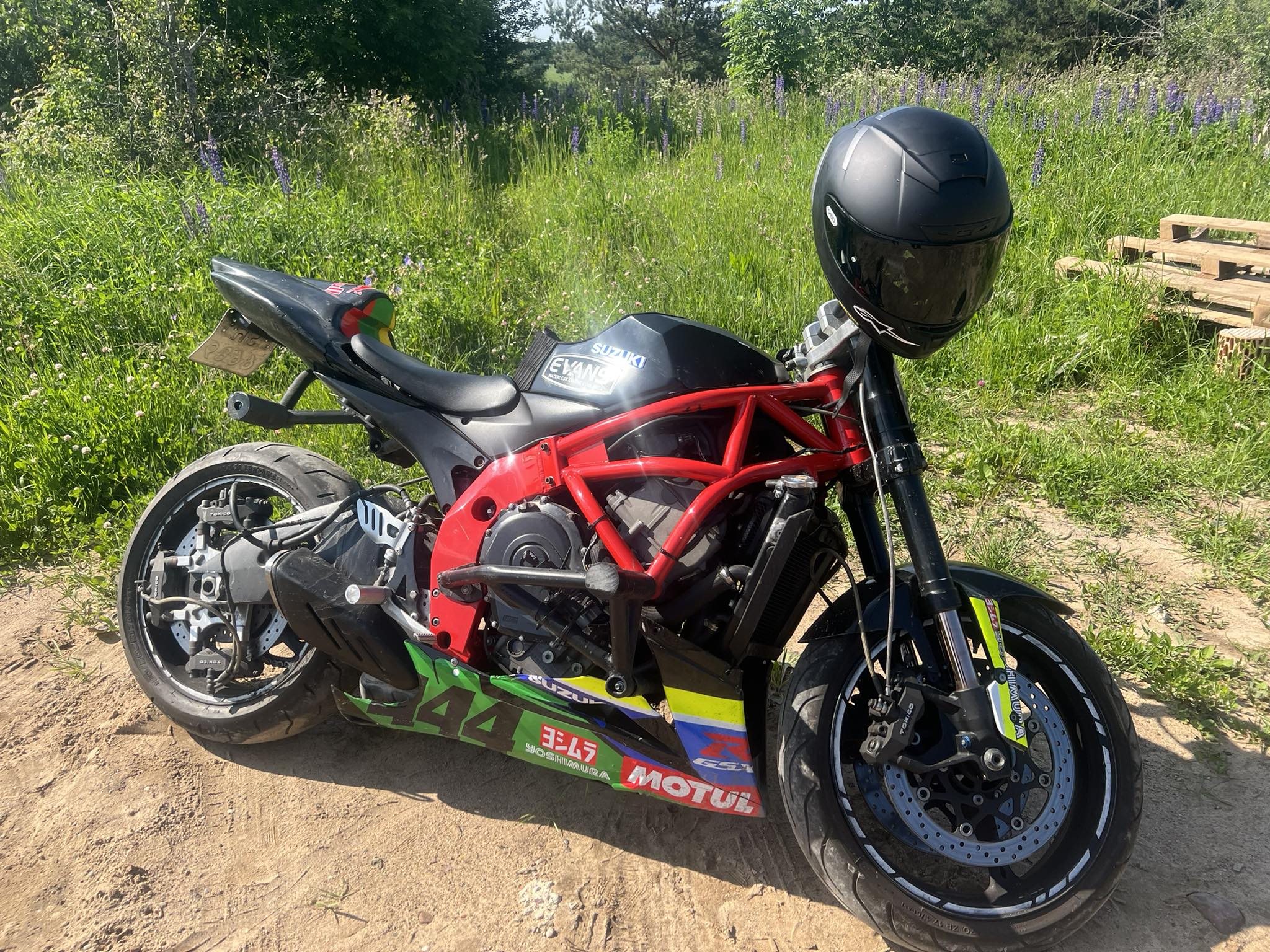 Stunt bike gsxr 600/750 2006-2025 1000€ no engine/ no front fork