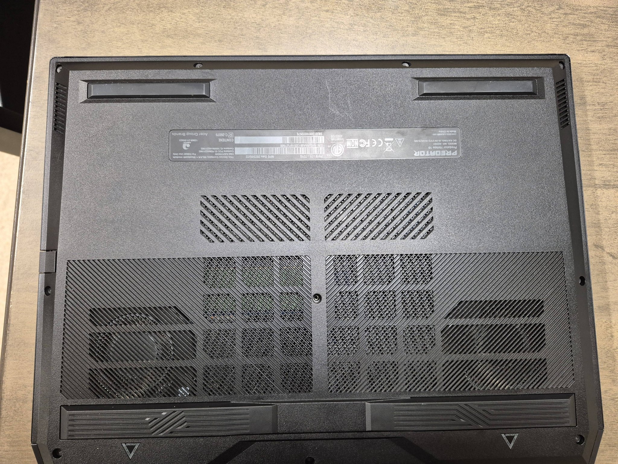 コーナー My dog literally just destroyed my MSI laptop please ship/pickup