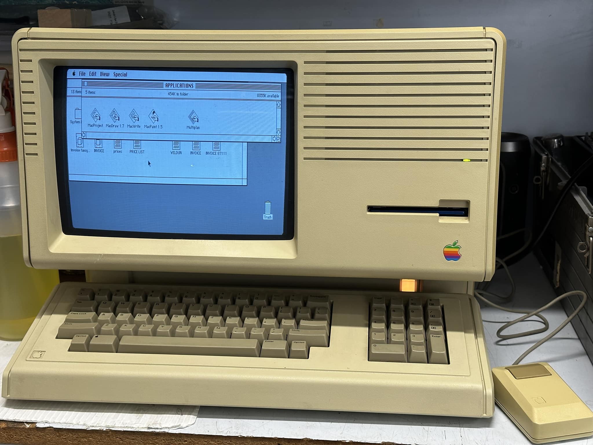 Vintage Macintosh Performa 575 helps retrieve photo scans from CD-ROM