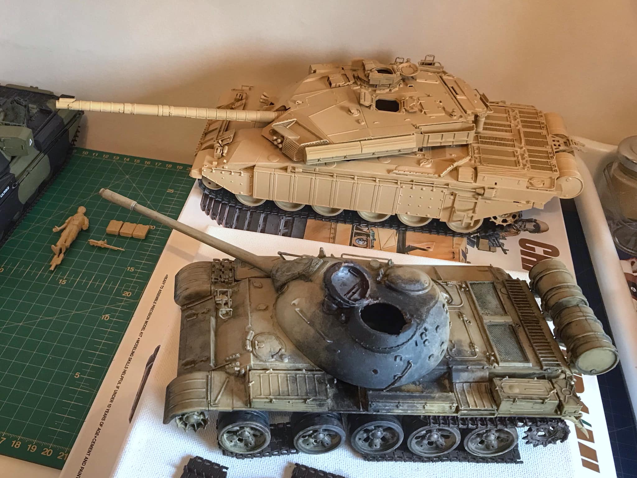 Hand painting Challenger 1 Mk3 model with custom desert color