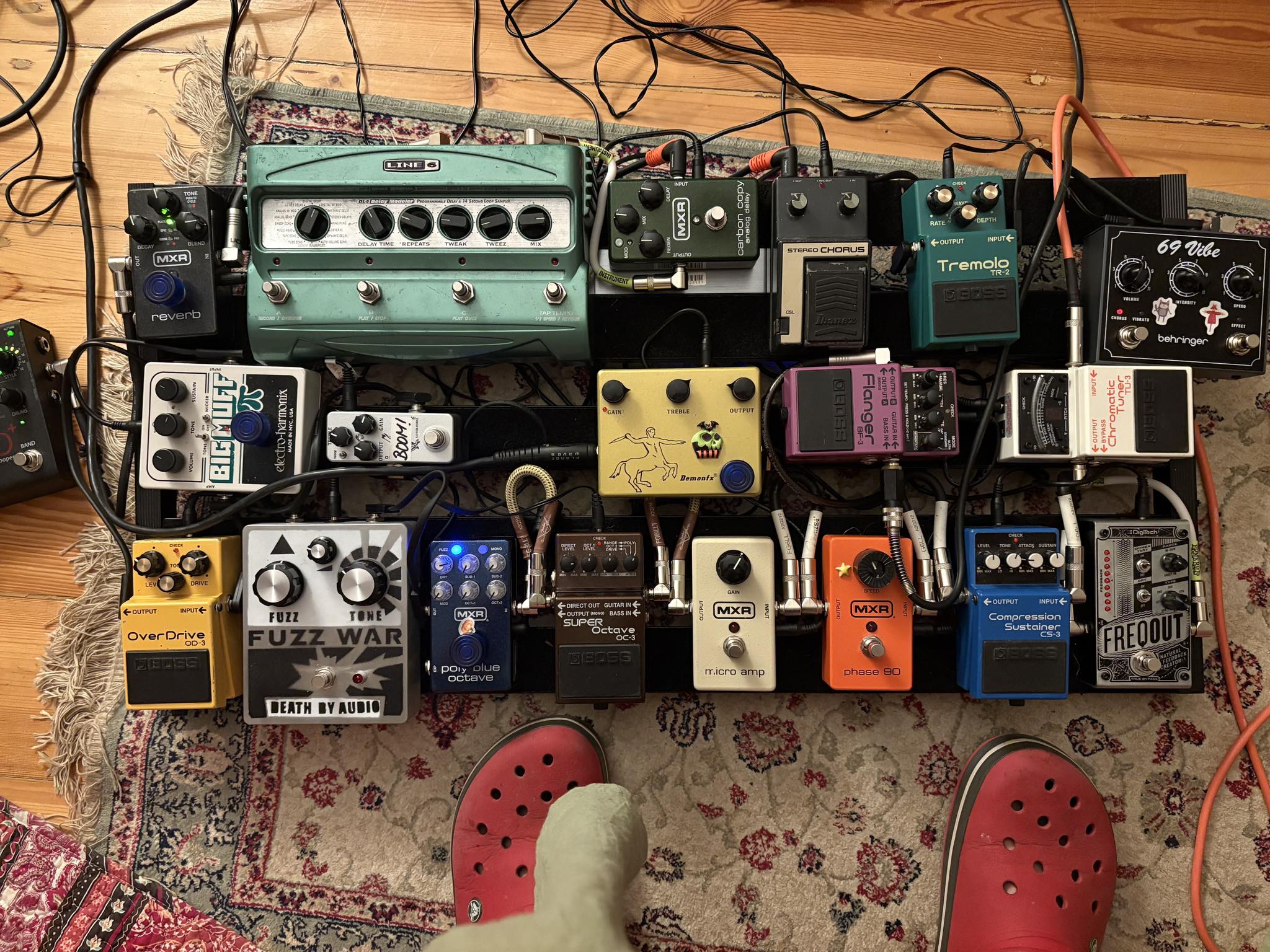 Behringer SF300 and experimental rock pedalboard setup