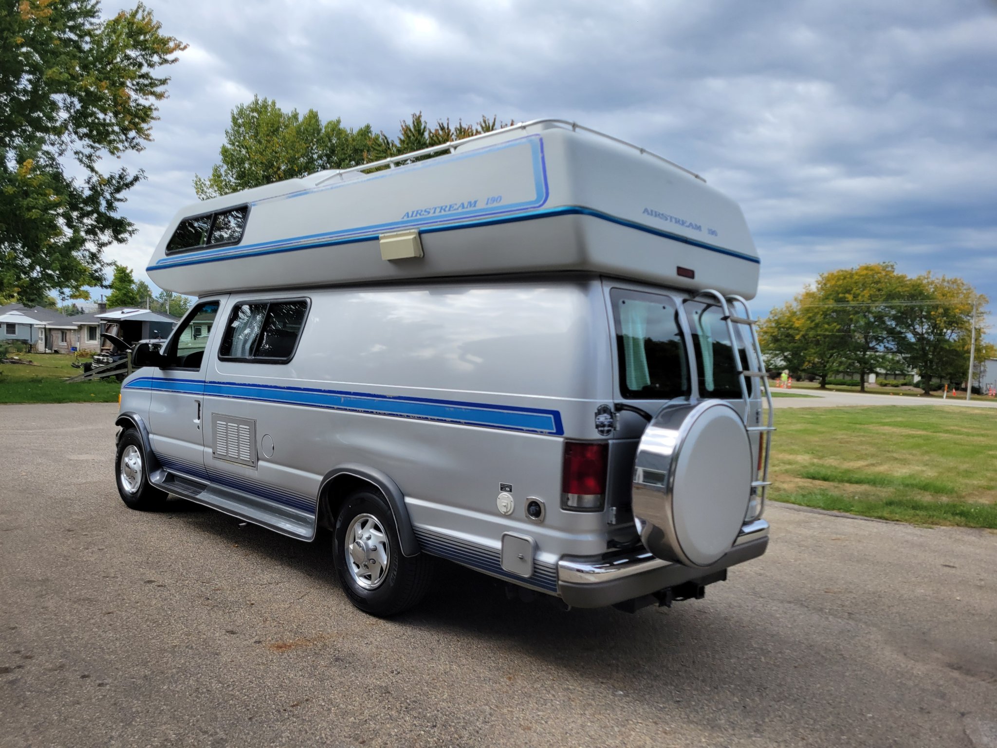1995 Ford E-350 Airstream B190 Motorhome with a 4x4 conversion