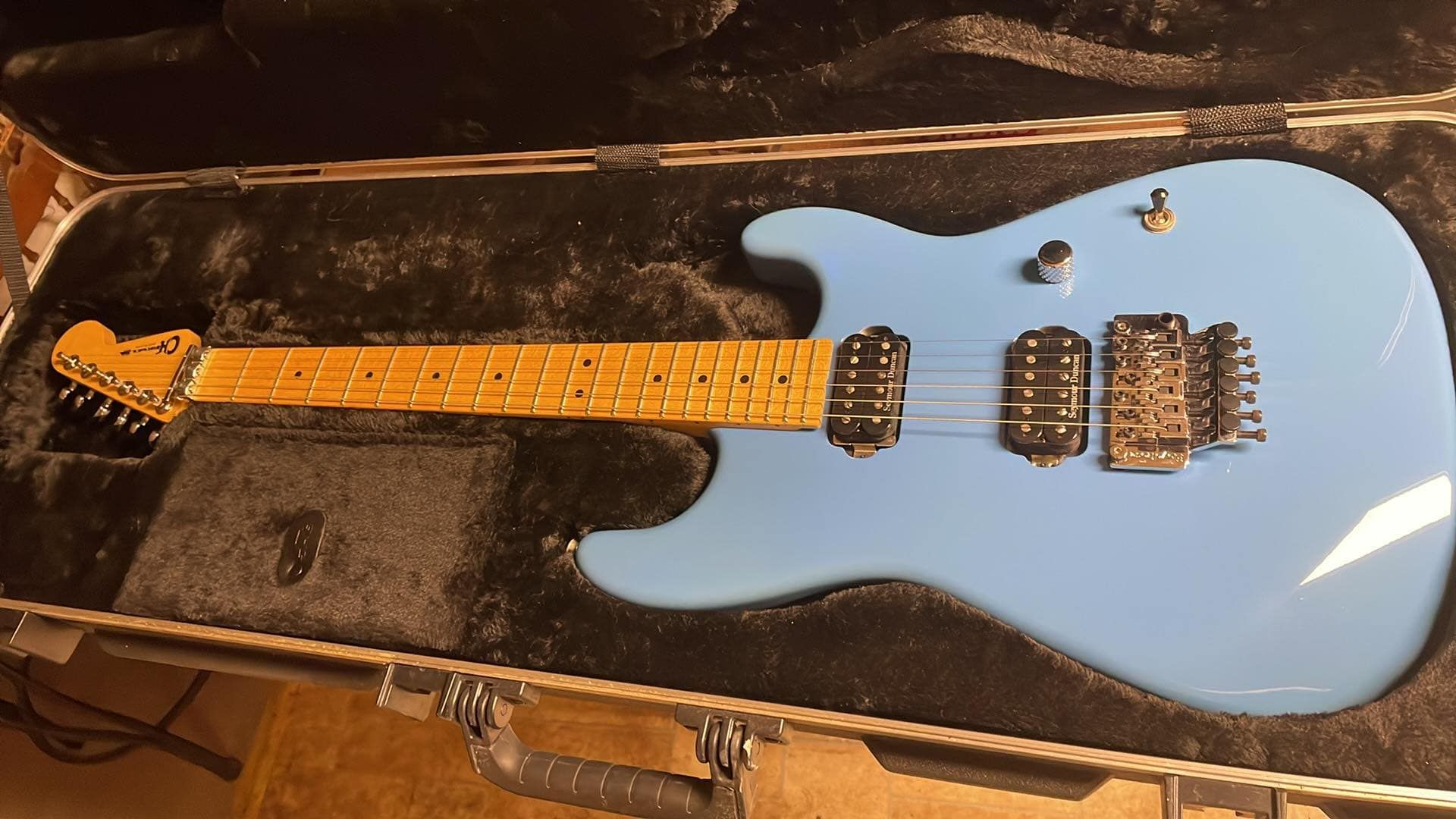 激レア　90年Charvette by CGARVELロゴ　USA製ジャンク！ Hey i have this chavertte made by charvel but i cant find out if