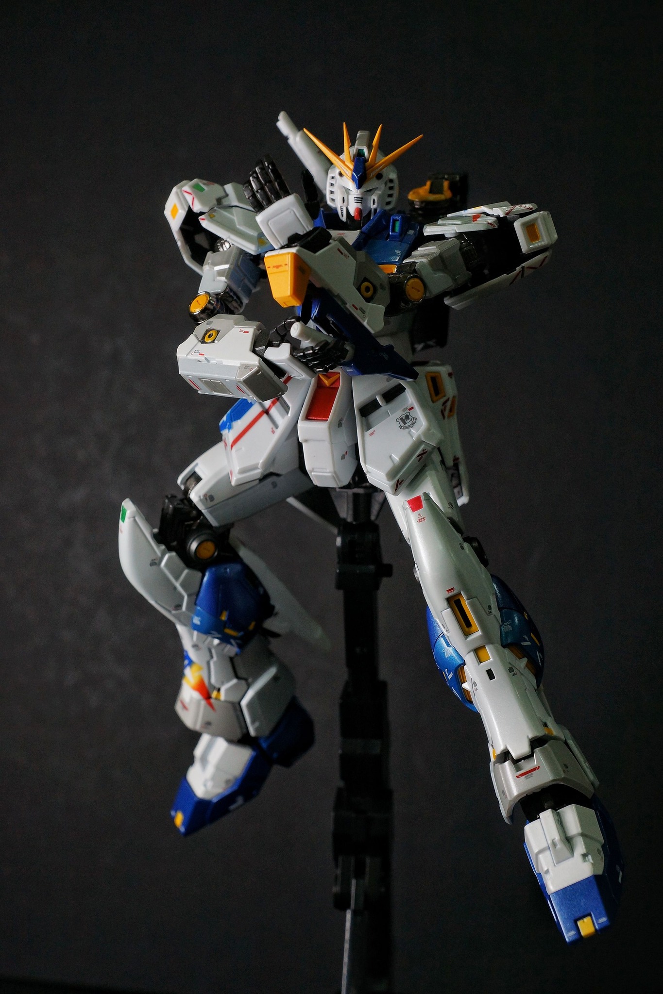 Chogokin RX93FF v Gundam with pulling out 2 laser beams.