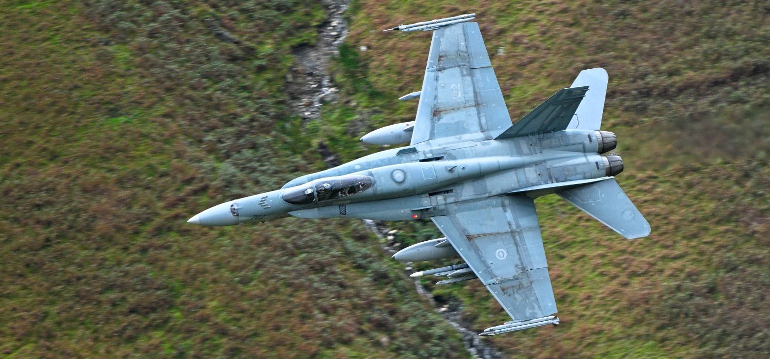 Mach Loop For Newbies | Awesome to see all 4 Canadian F18s through Mach ...